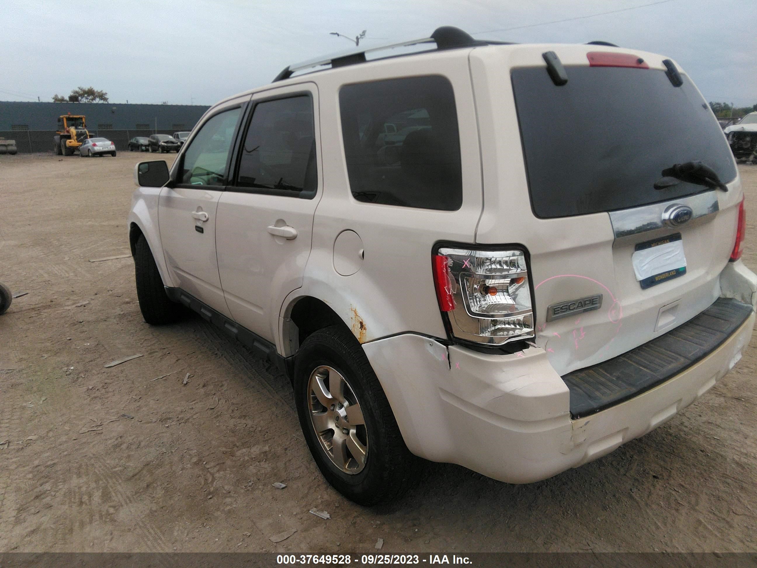 Photo 2 VIN: 1FMCU9E71CKA49112 - FORD ESCAPE 