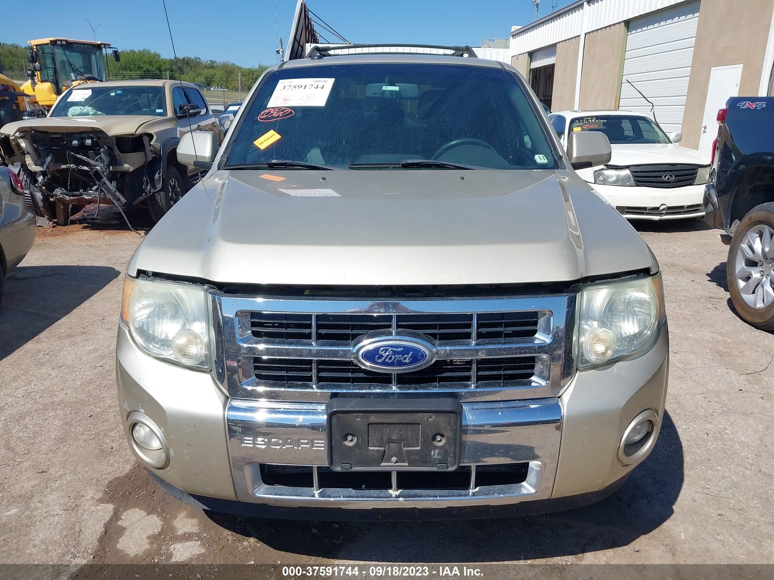 Photo 11 VIN: 1FMCU9E77AKA72097 - FORD ESCAPE 