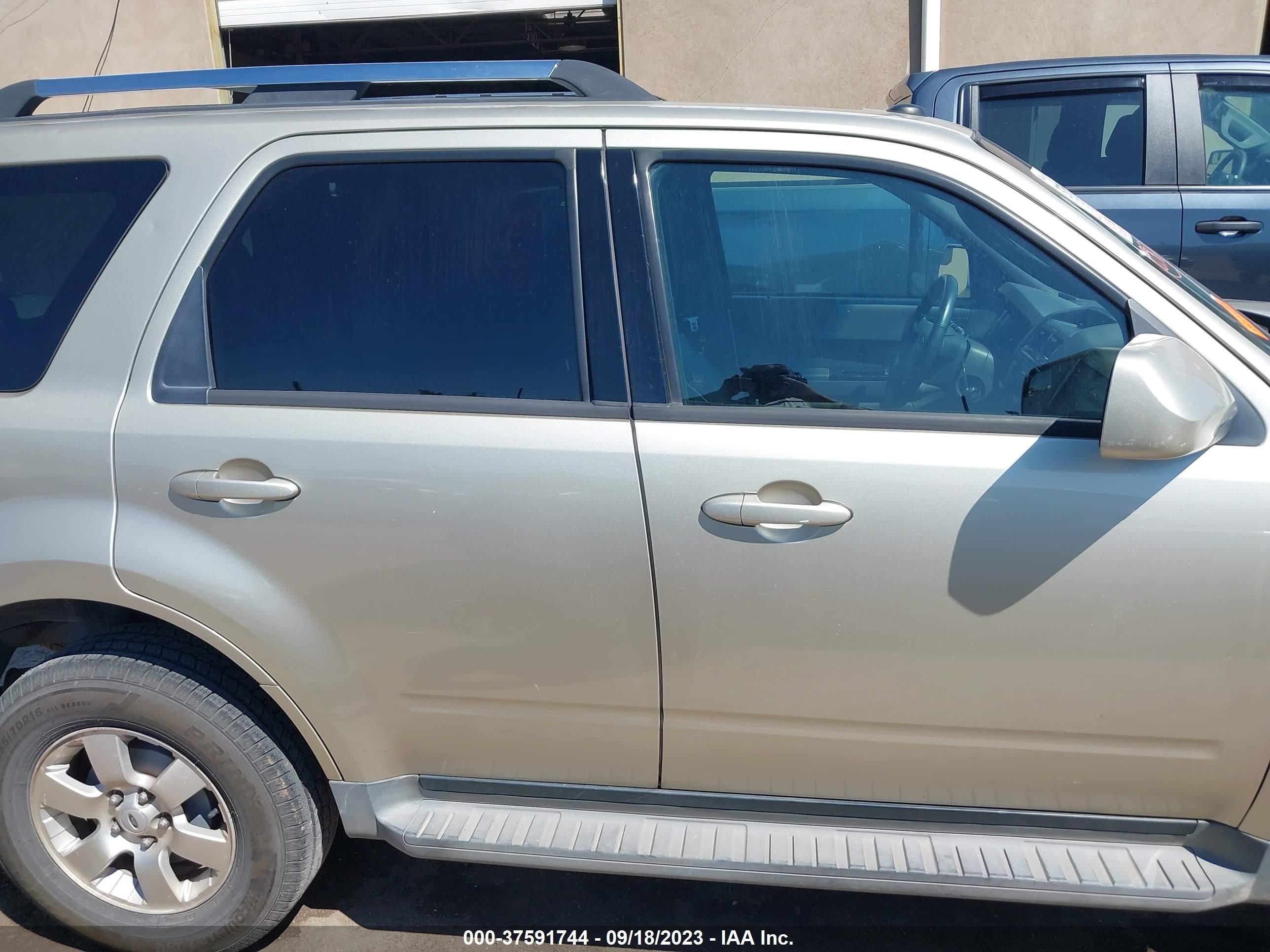 Photo 12 VIN: 1FMCU9E77AKA72097 - FORD ESCAPE 