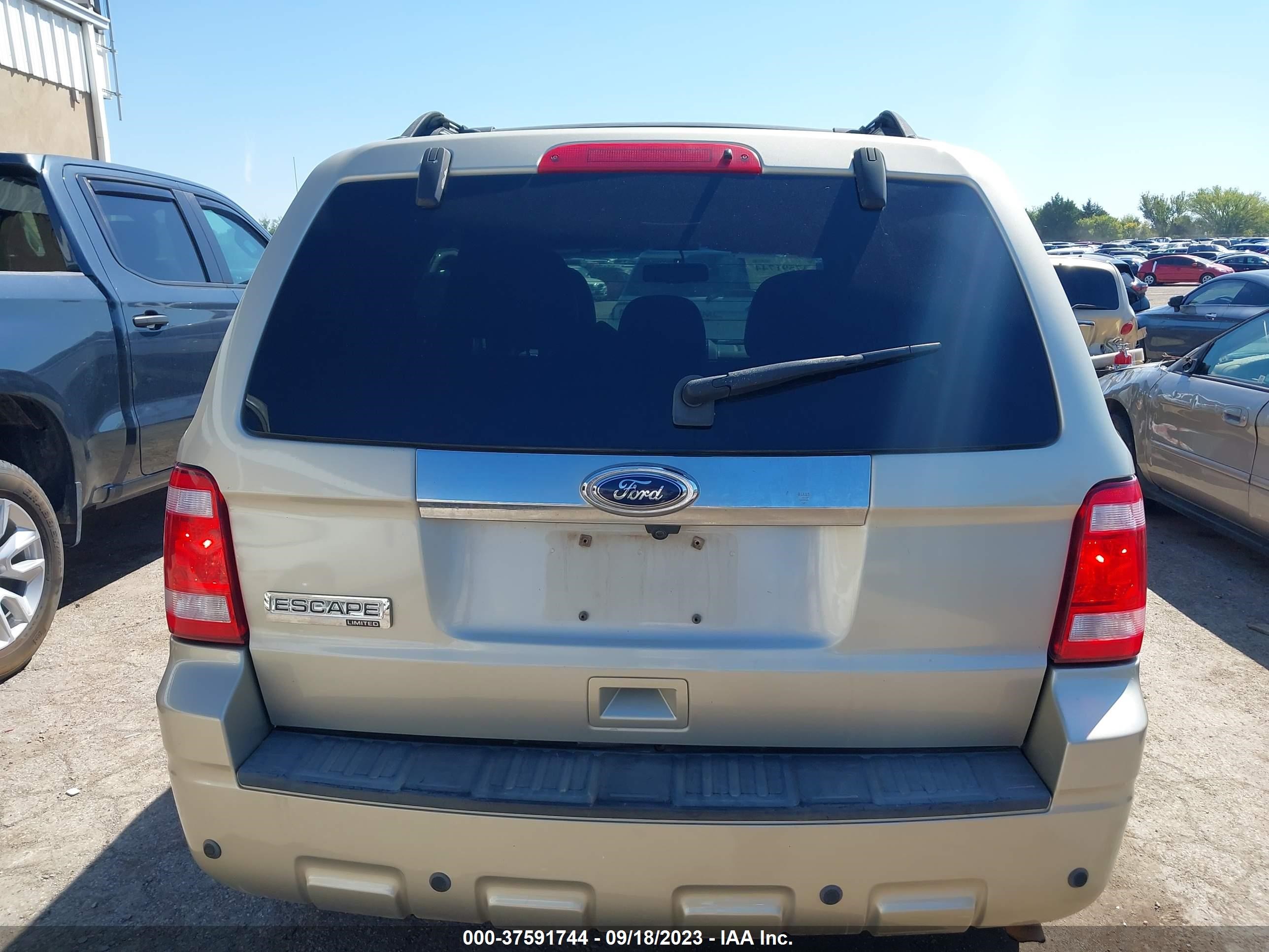 Photo 15 VIN: 1FMCU9E77AKA72097 - FORD ESCAPE 