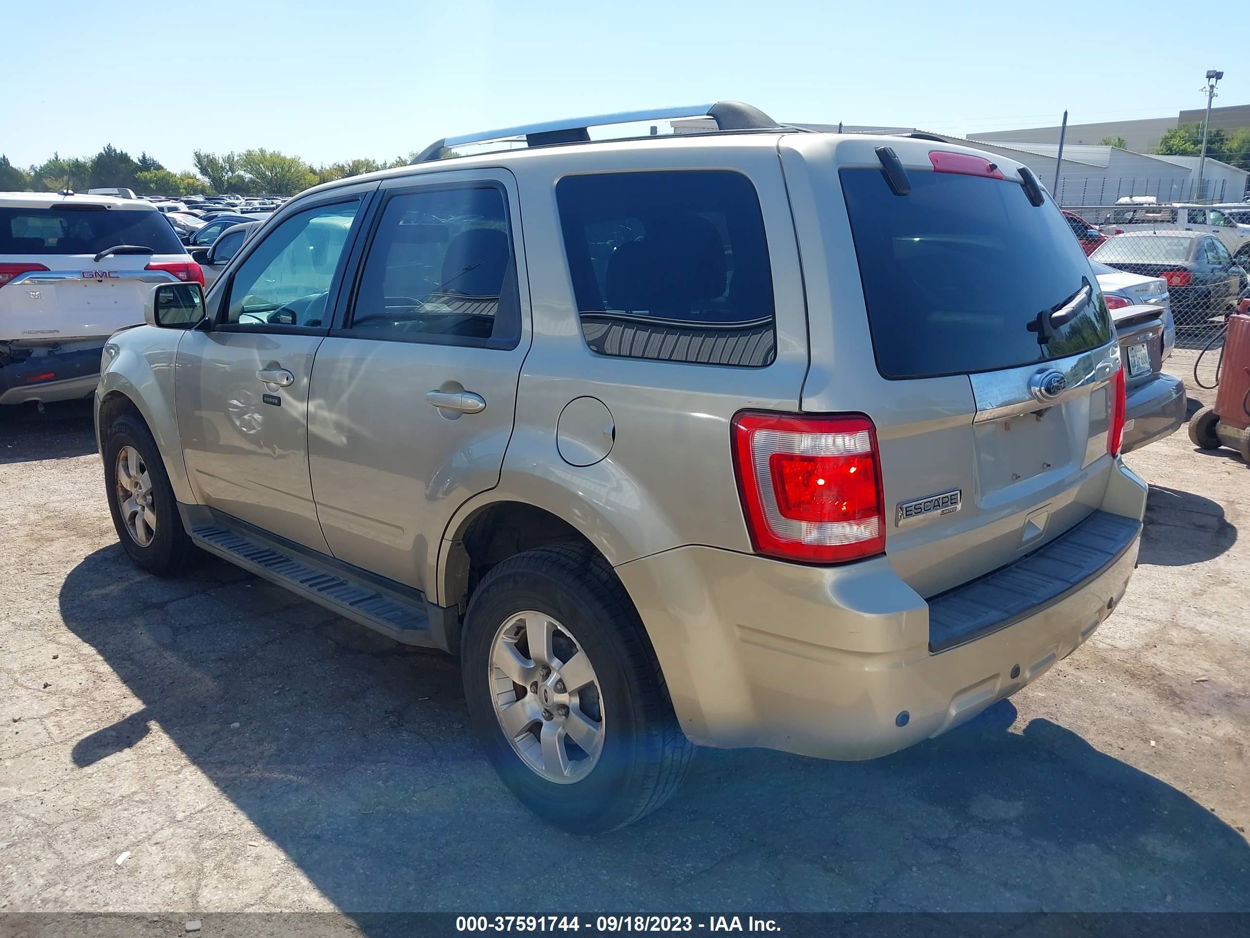 Photo 2 VIN: 1FMCU9E77AKA72097 - FORD ESCAPE 