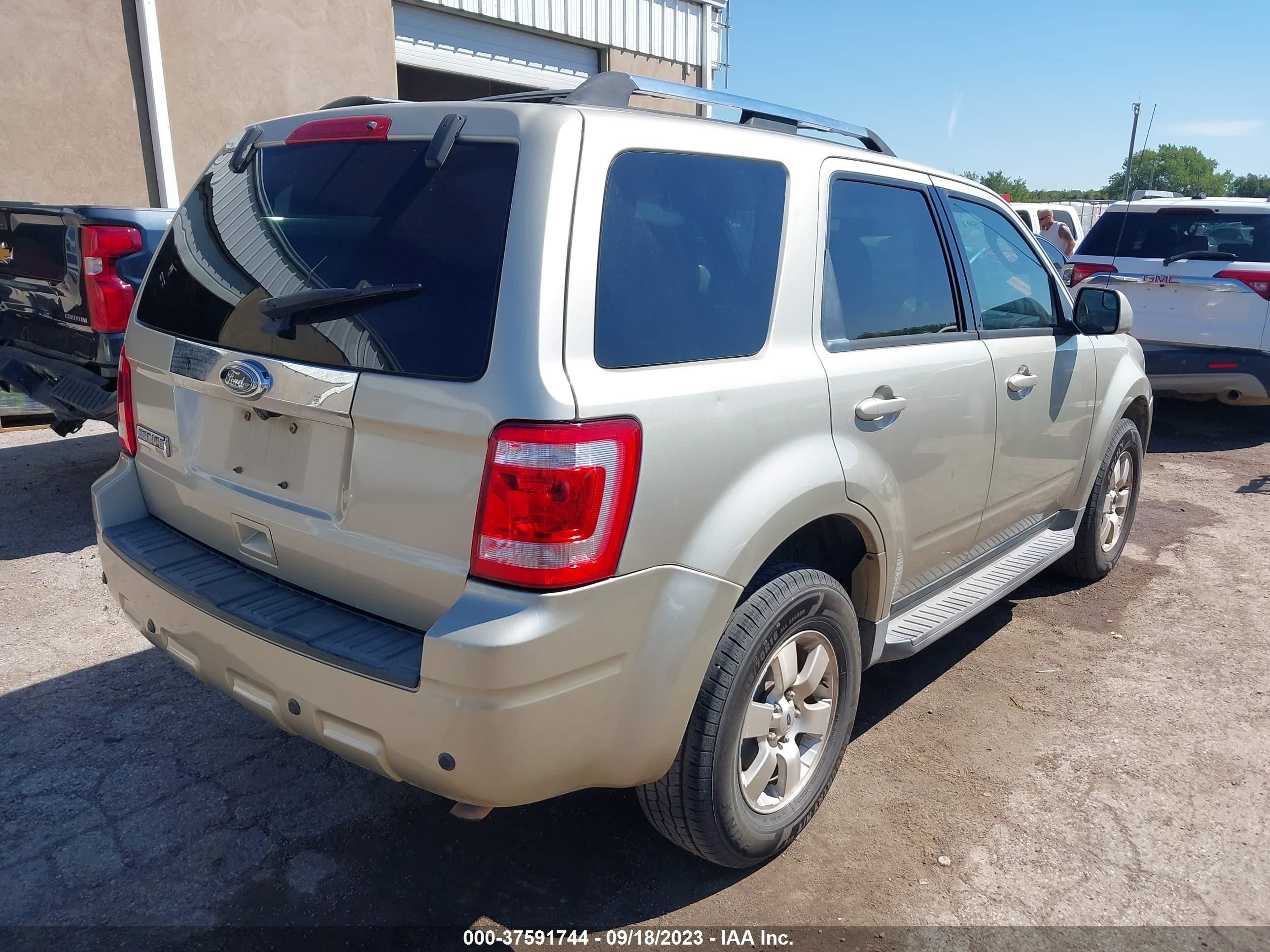 Photo 3 VIN: 1FMCU9E77AKA72097 - FORD ESCAPE 