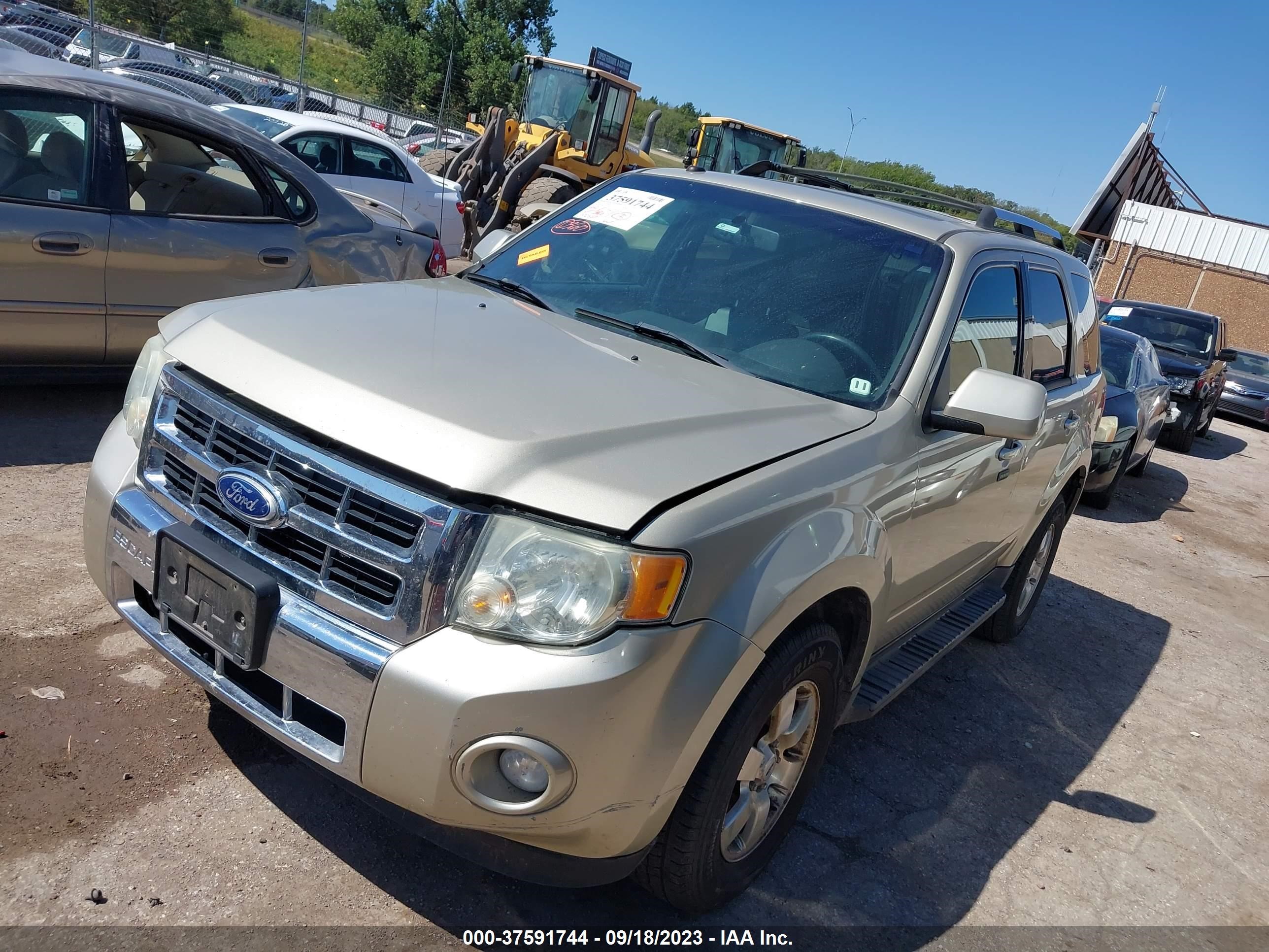 Photo 5 VIN: 1FMCU9E77AKA72097 - FORD ESCAPE 