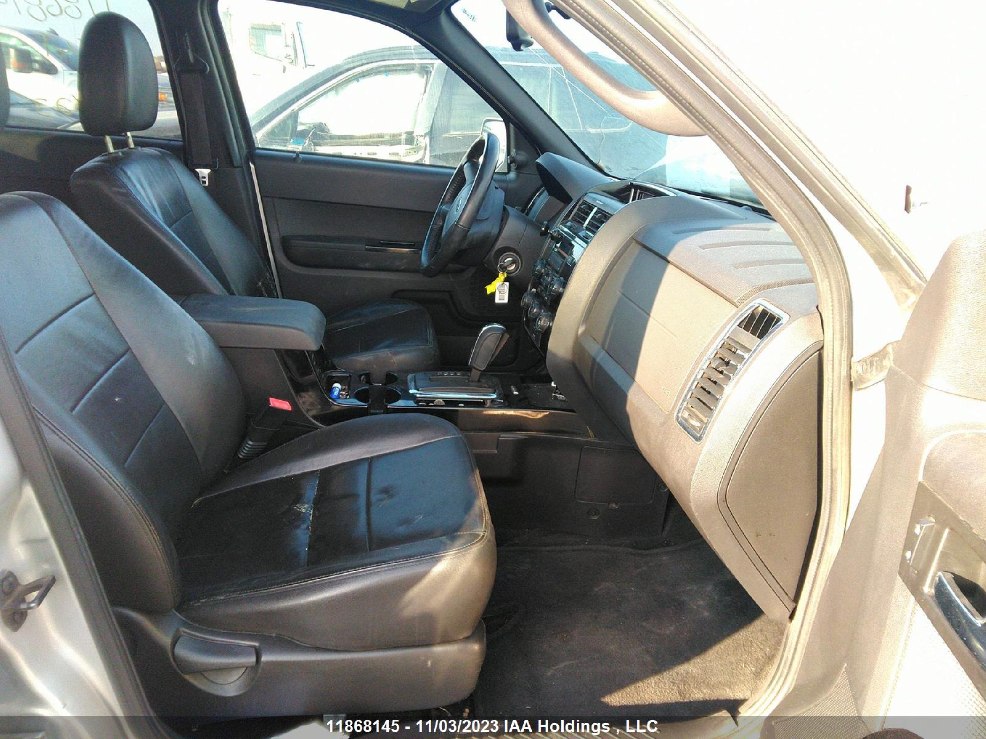 Photo 4 VIN: 1FMCU9EG0AKC80015 - FORD ESCAPE 