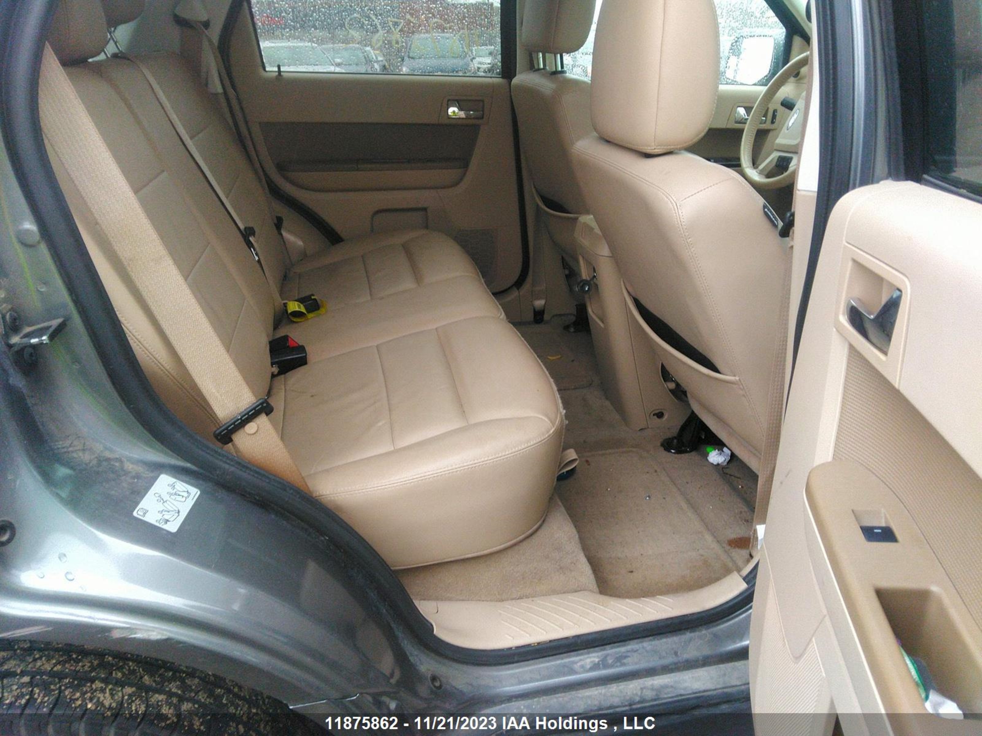 Photo 7 VIN: 1FMCU9EG0BKC68772 - FORD ESCAPE 