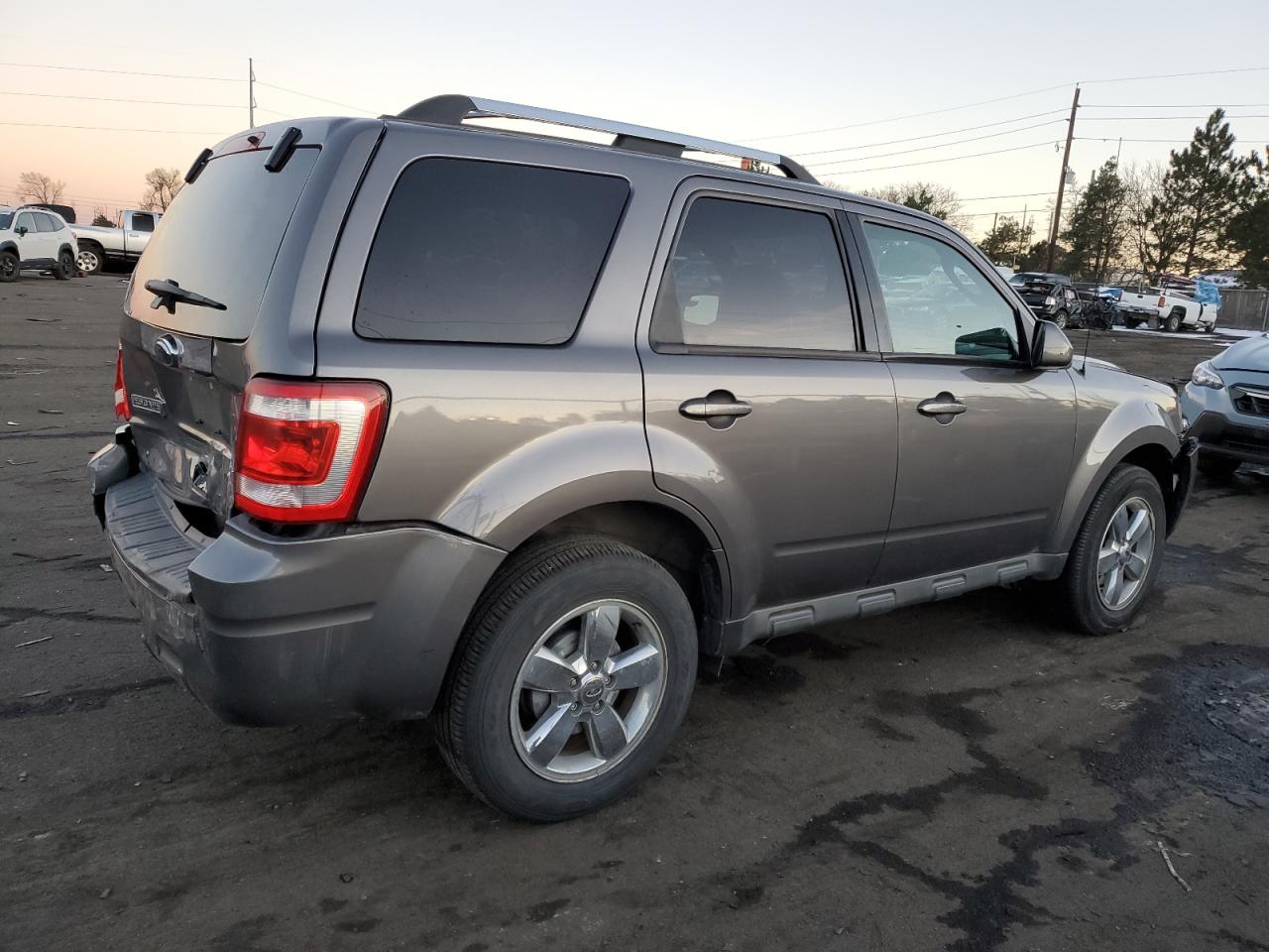 Photo 2 VIN: 1FMCU9EG1AKC64924 - FORD ESCAPE 