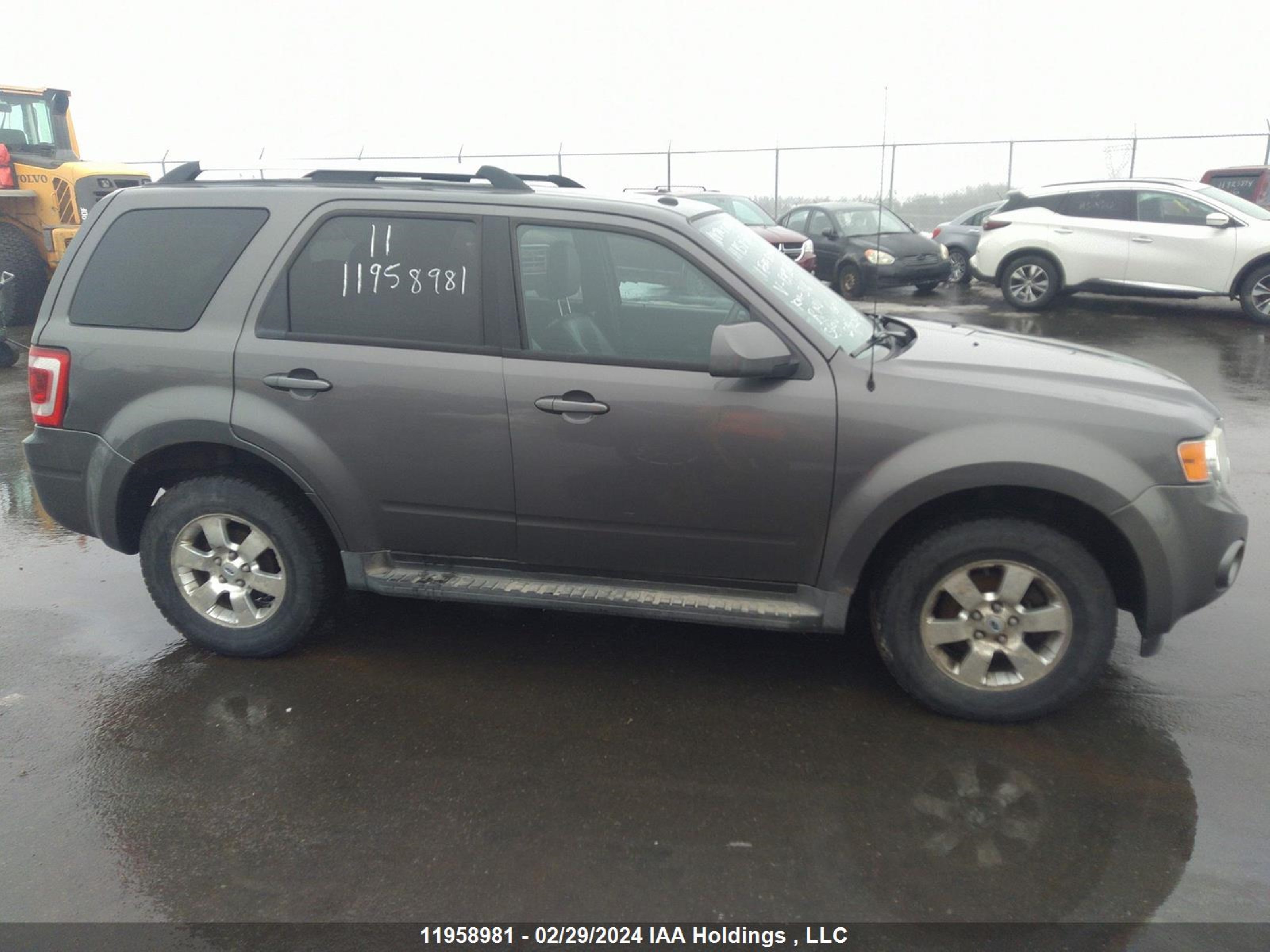 Photo 13 VIN: 1FMCU9EG4BKB49266 - FORD ESCAPE 