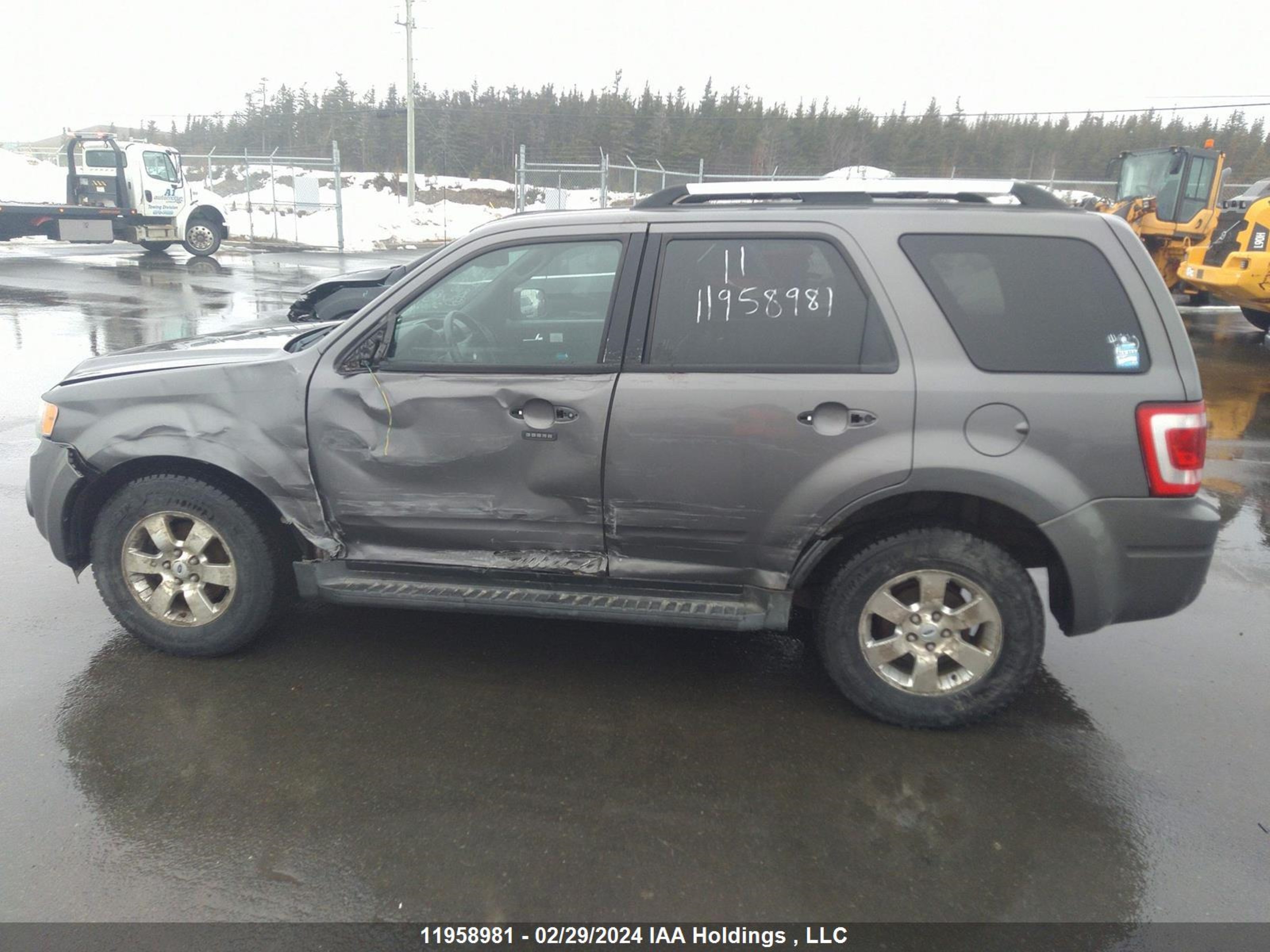 Photo 14 VIN: 1FMCU9EG4BKB49266 - FORD ESCAPE 