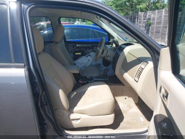 Photo 4 VIN: 1FMCU9EG6BKC27501 - FORD ESCAPE 