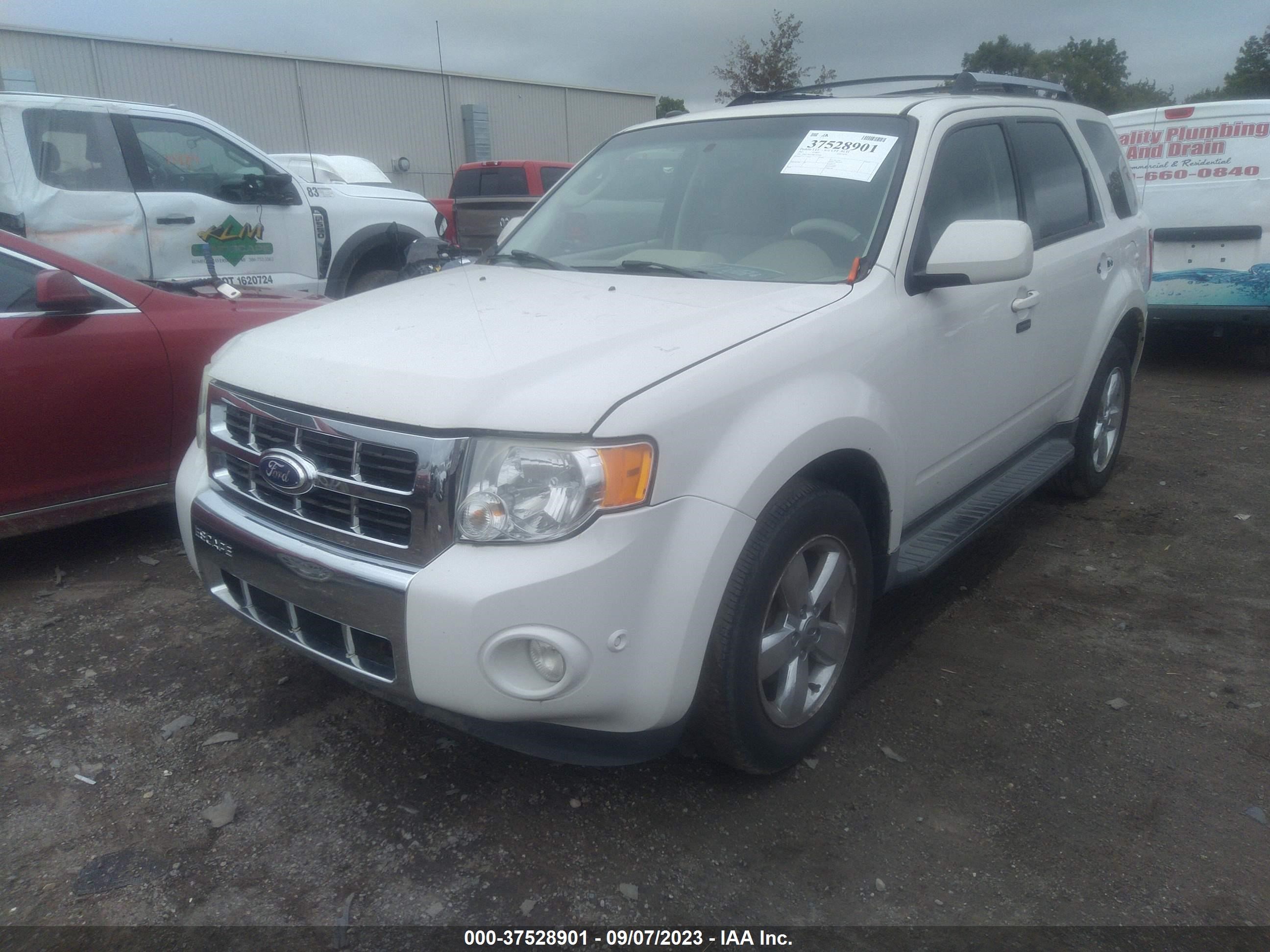 Photo 1 VIN: 1FMCU9EG7BKA97860 - FORD ESCAPE 