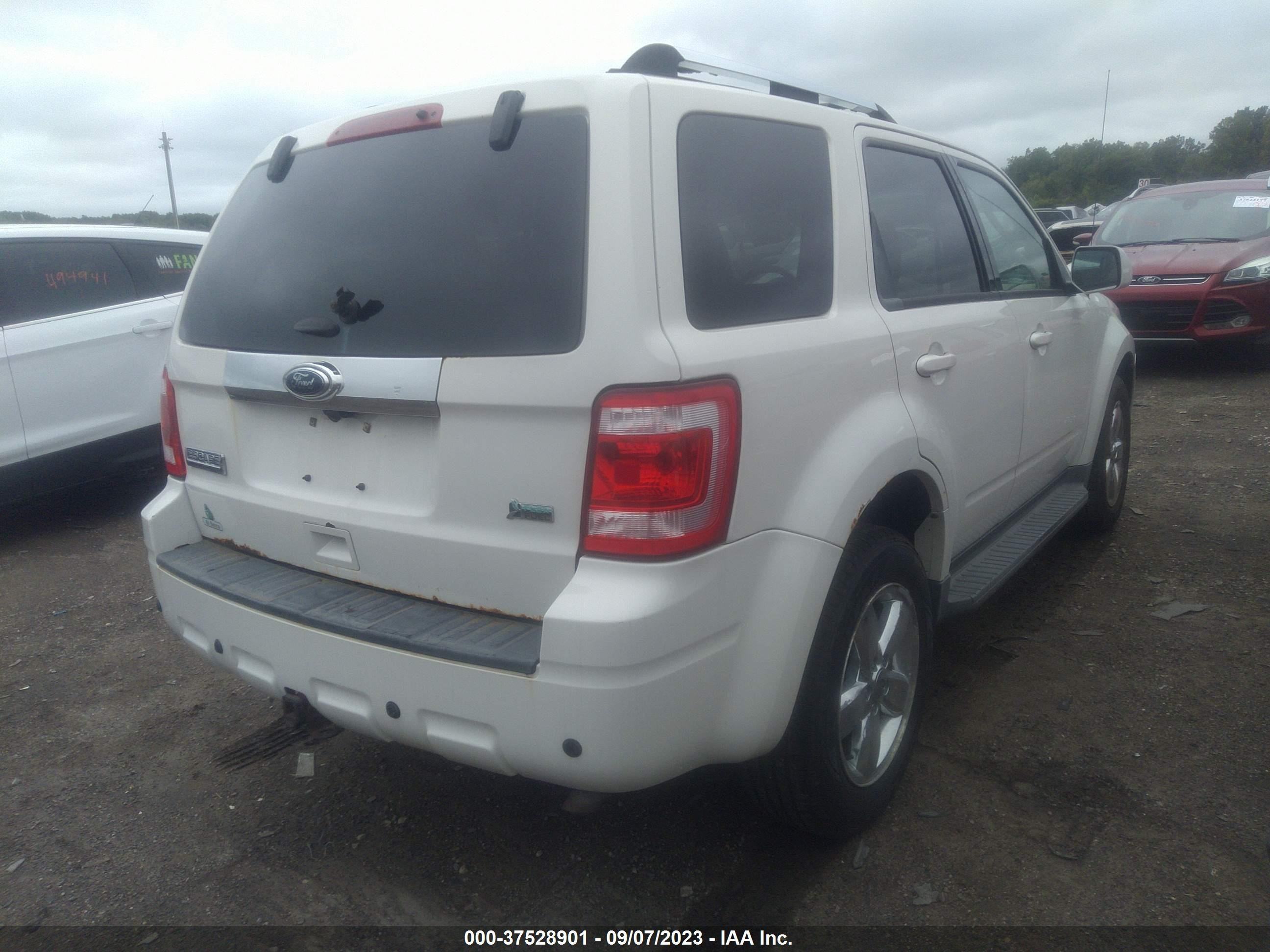 Photo 3 VIN: 1FMCU9EG7BKA97860 - FORD ESCAPE 