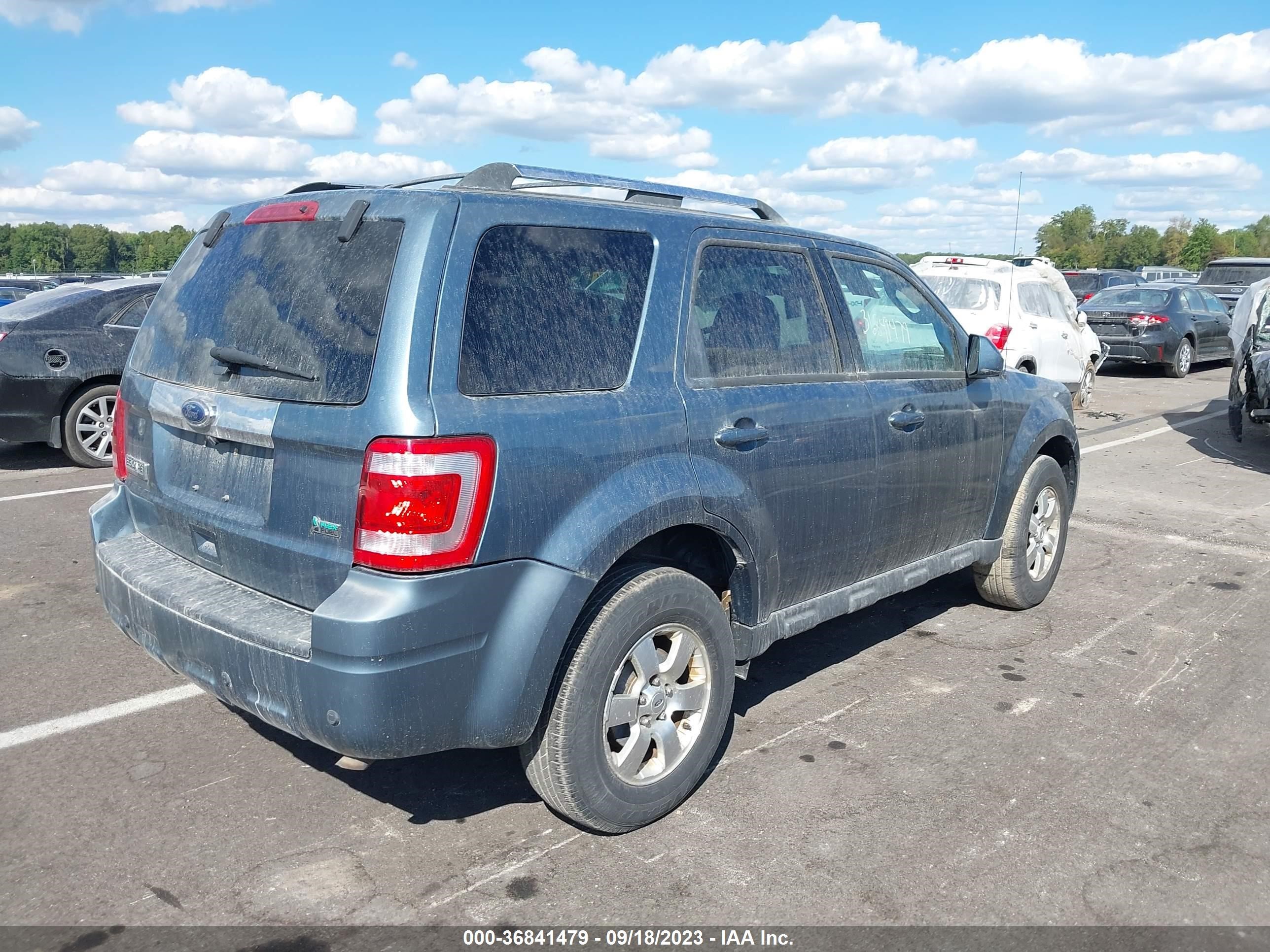 Photo 3 VIN: 1FMCU9EG9AKD41538 - FORD ESCAPE 