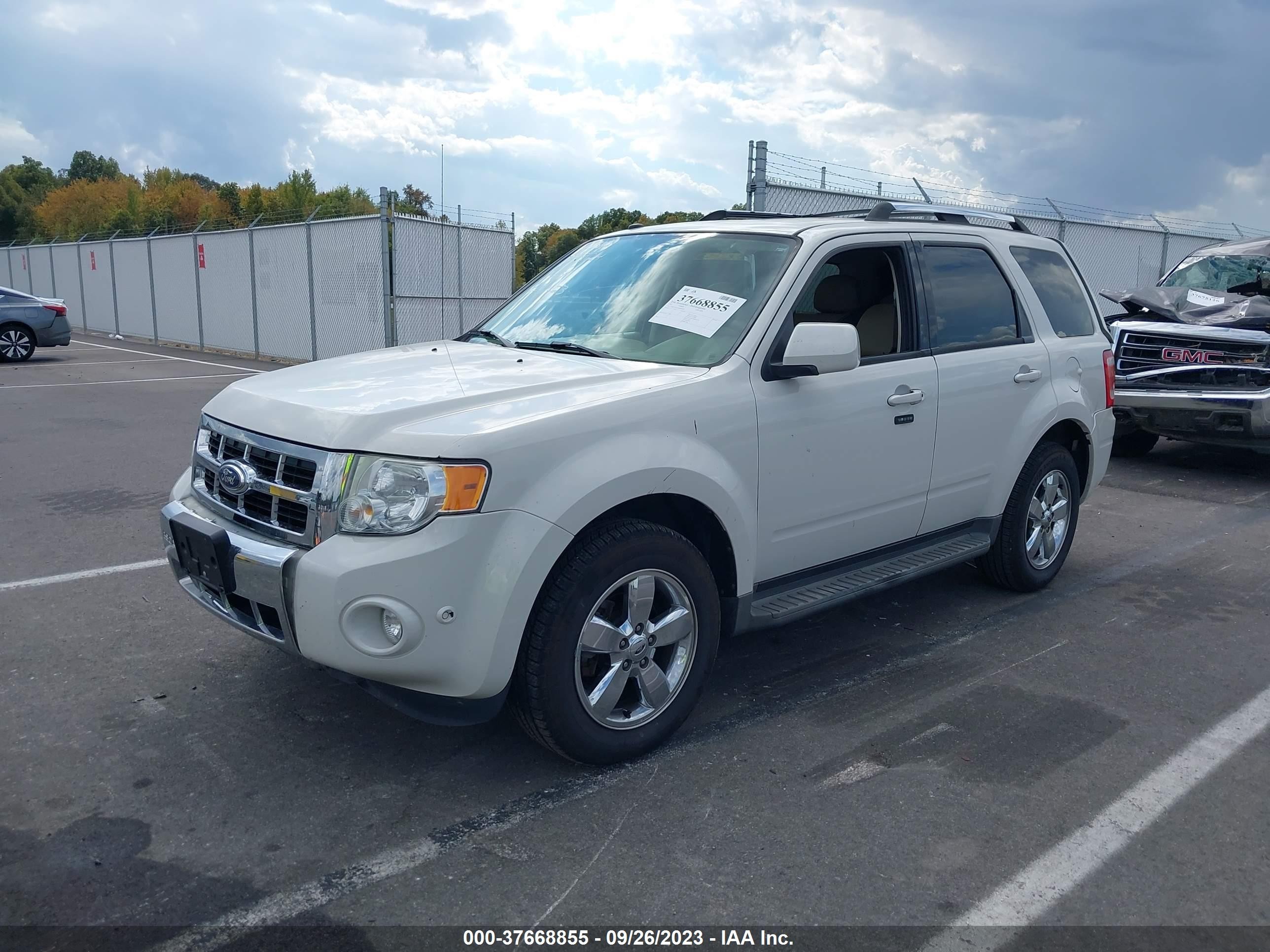 Photo 1 VIN: 1FMCU9EGXBKB58618 - FORD ESCAPE 