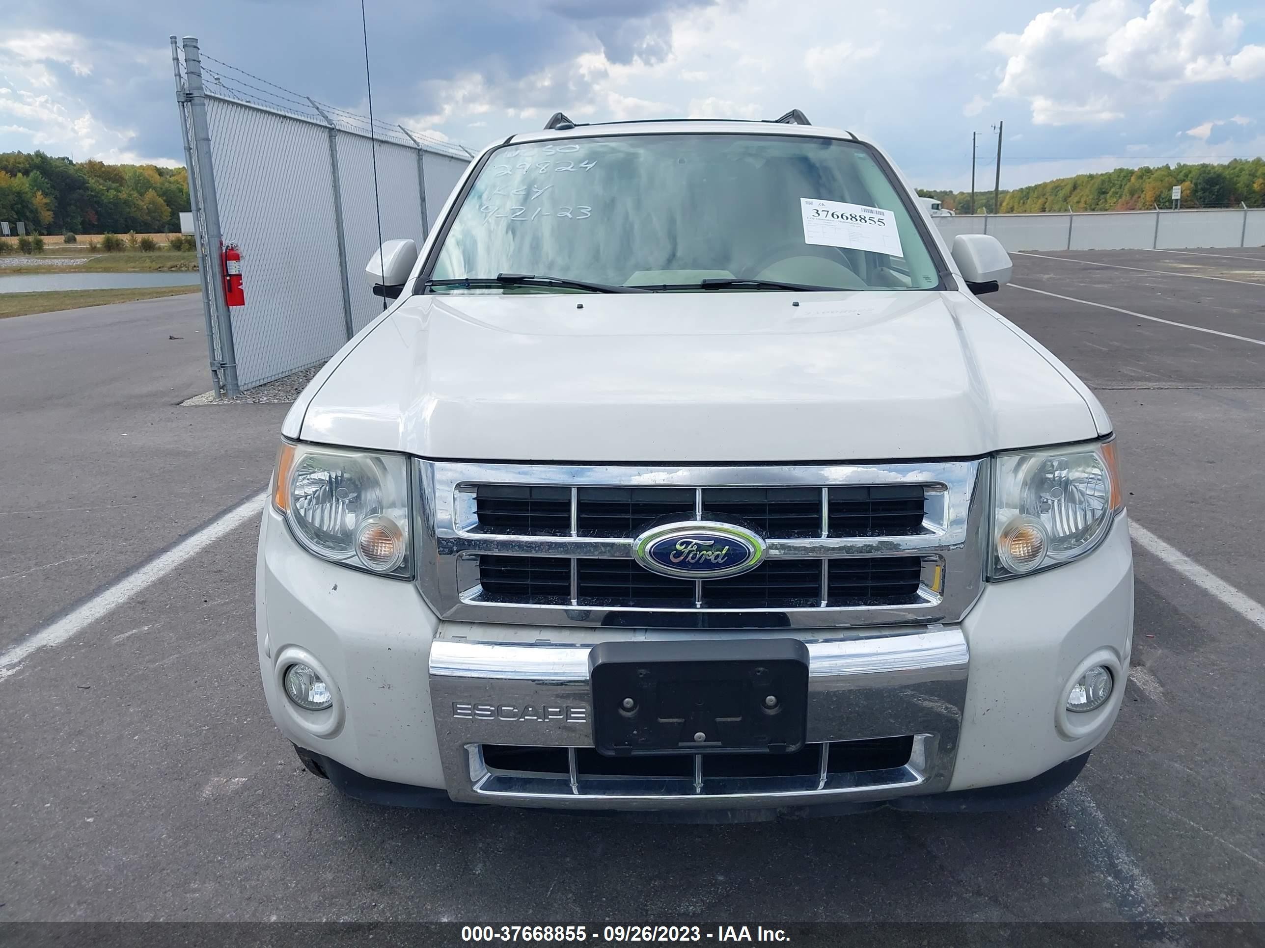 Photo 12 VIN: 1FMCU9EGXBKB58618 - FORD ESCAPE 