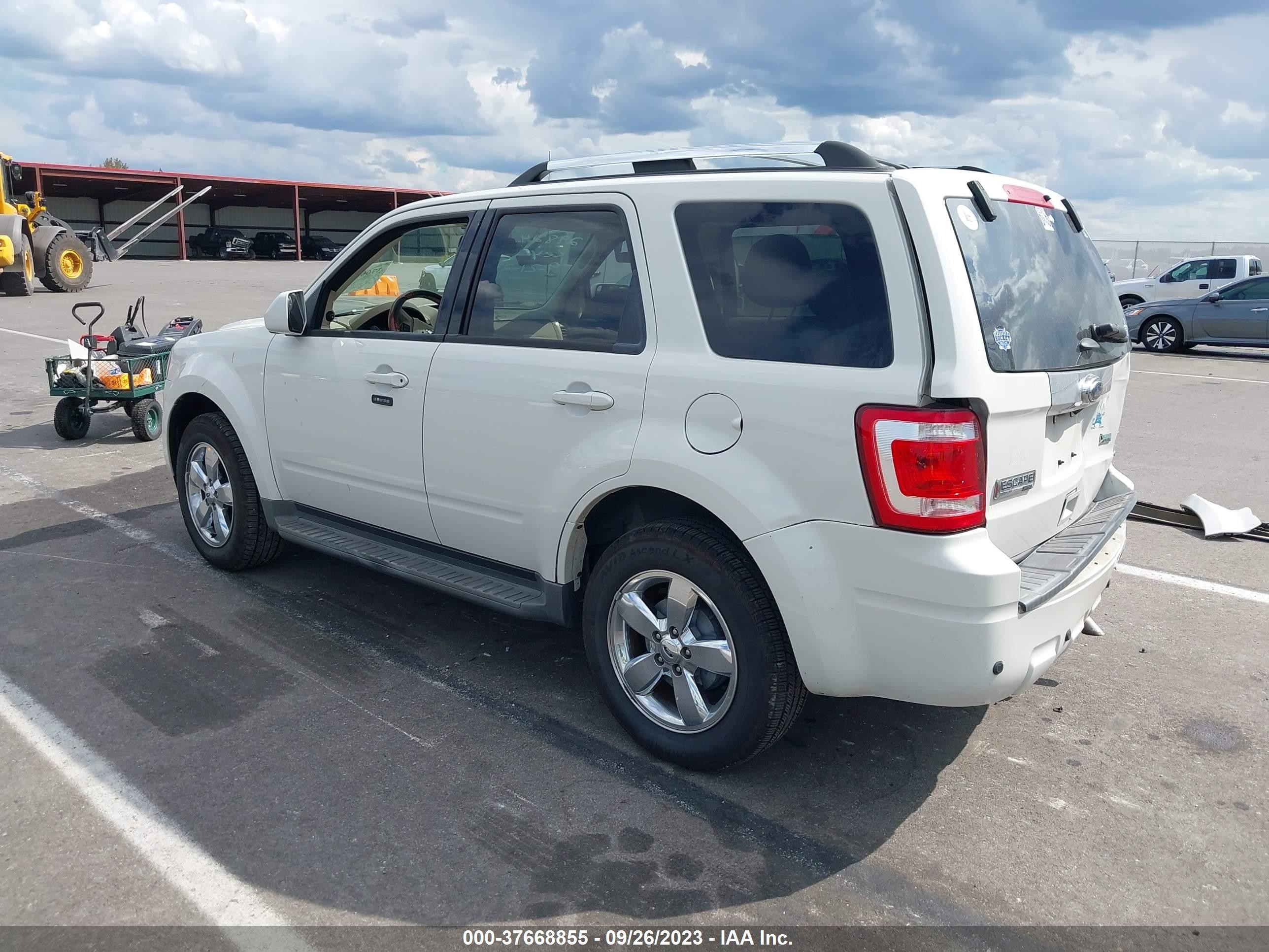 Photo 2 VIN: 1FMCU9EGXBKB58618 - FORD ESCAPE 