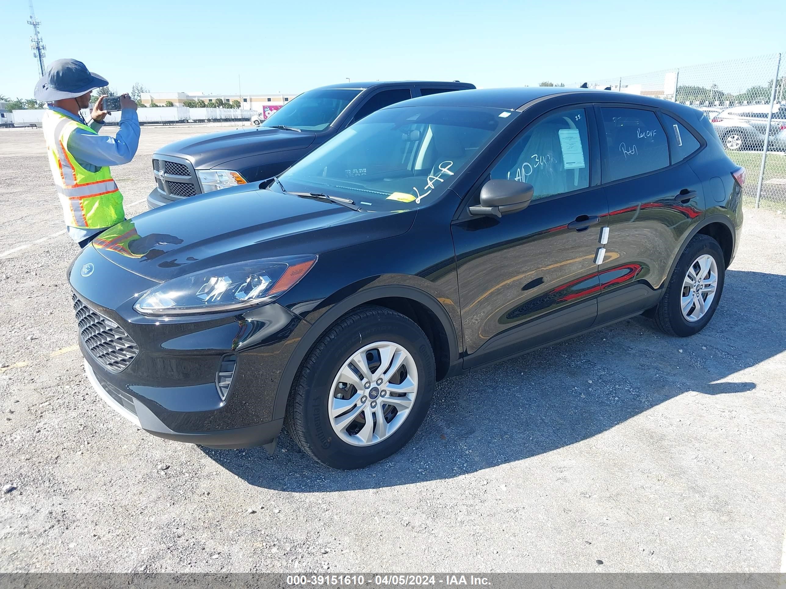 Photo 1 VIN: 1FMCU9F61NUB47814 - FORD ESCAPE 