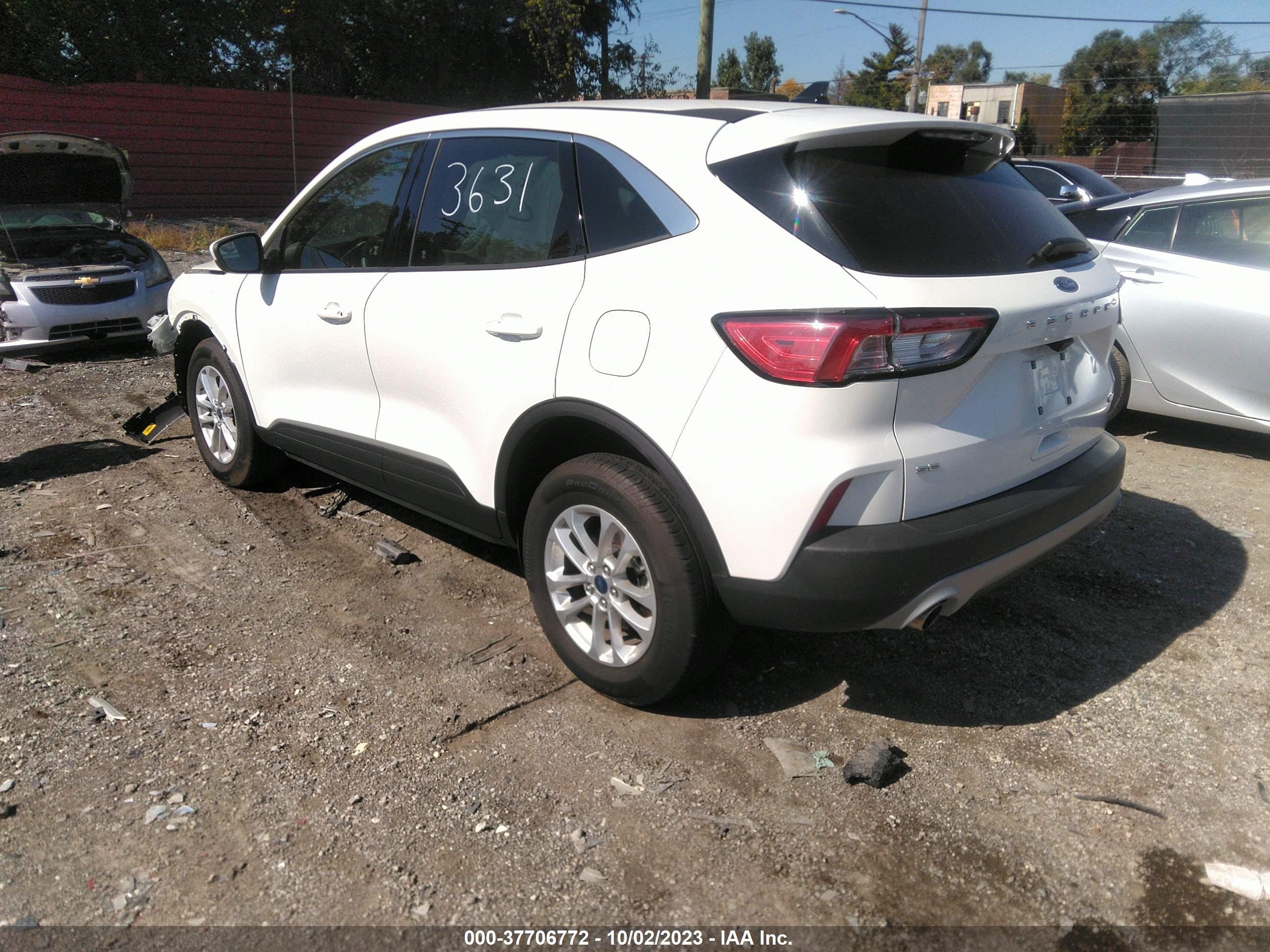 Photo 2 VIN: 1FMCU9G61LUA73631 - FORD ESCAPE 