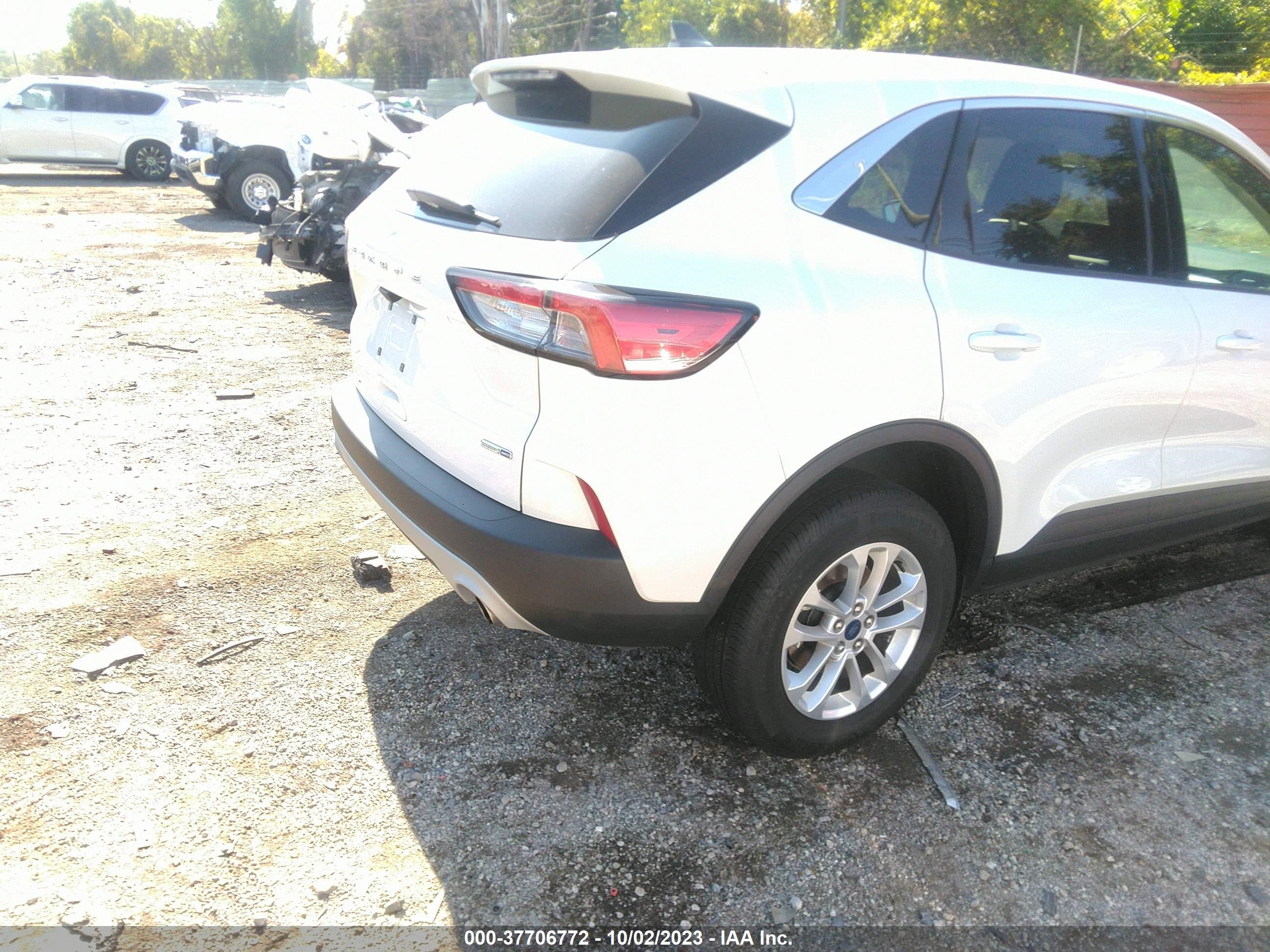 Photo 3 VIN: 1FMCU9G61LUA73631 - FORD ESCAPE 