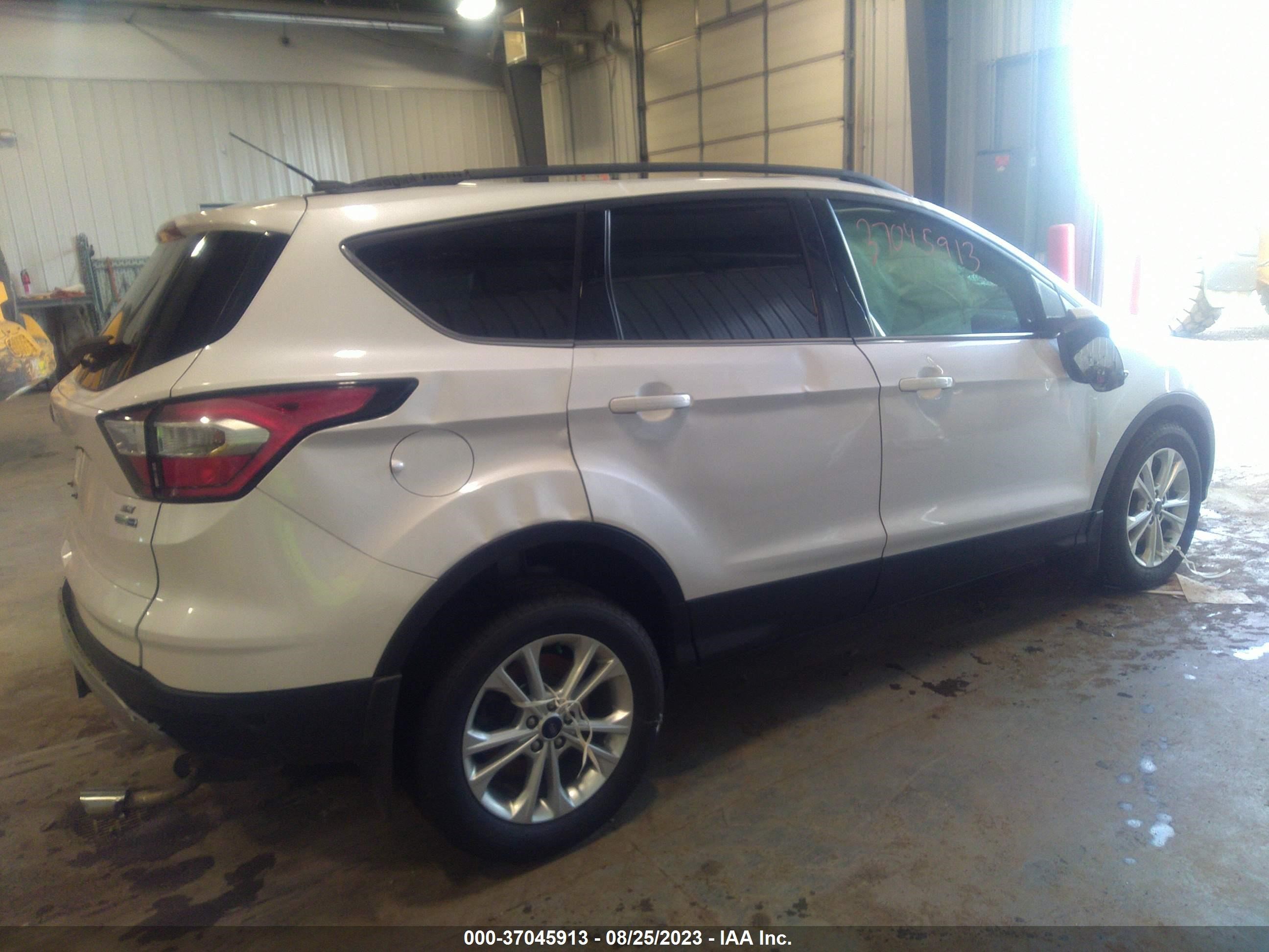 Photo 3 VIN: 1FMCU9G90HUE73651 - FORD ESCAPE 