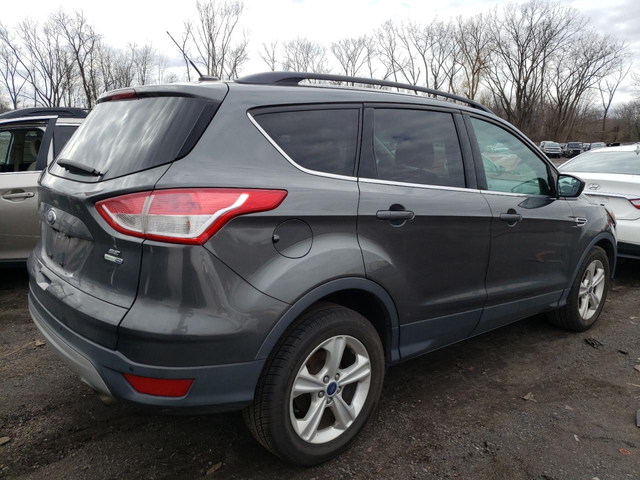 Photo 2 VIN: 1FMCU9G91FUB55339 - FORD ESCAPE 