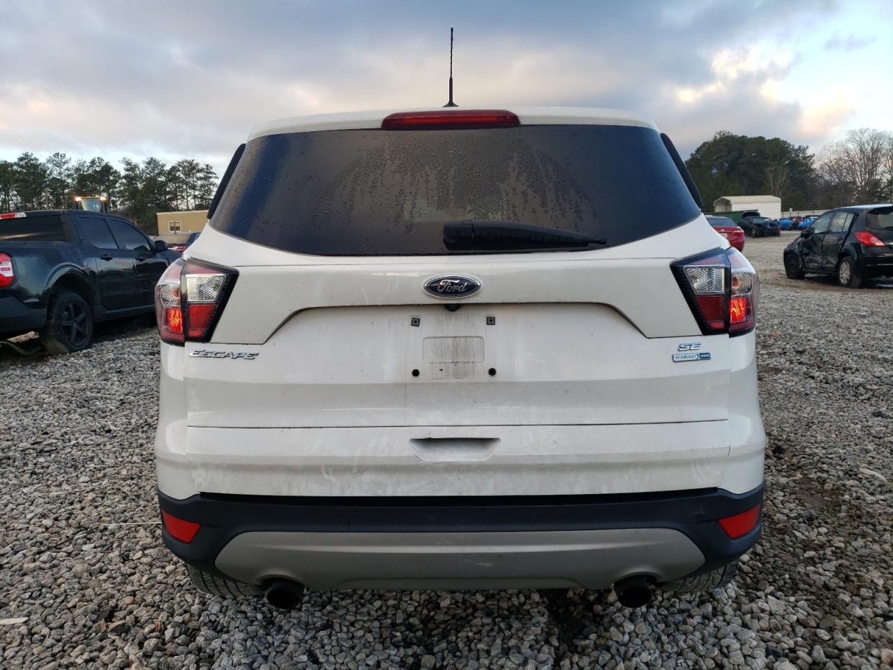 Photo 5 VIN: 1FMCU9G91HUE55661 - FORD ESCAPE 