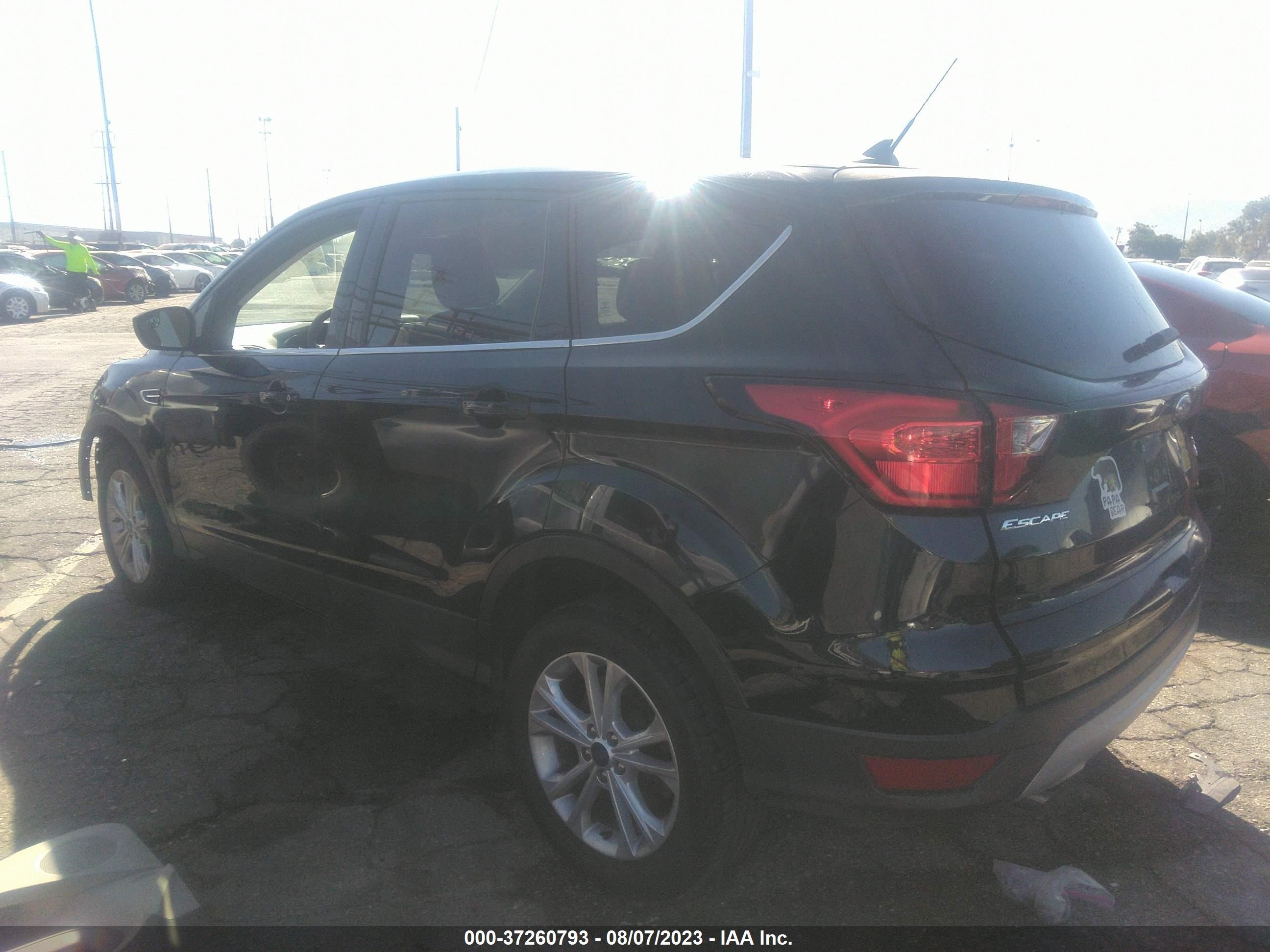 Photo 2 VIN: 1FMCU9G91KUB66383 - FORD ESCAPE 