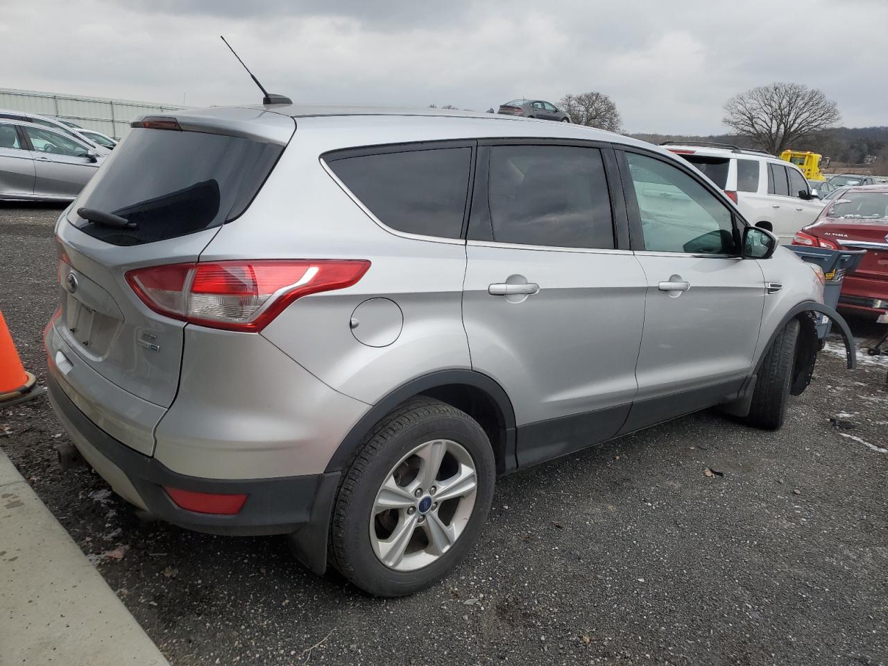 Photo 2 VIN: 1FMCU9G93FUB37294 - FORD ESCAPE 