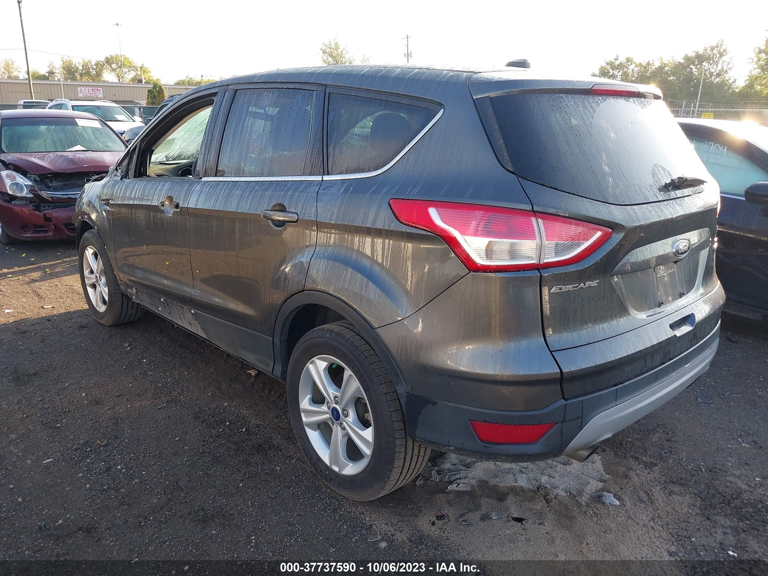 Photo 2 VIN: 1FMCU9G93GUB08573 - FORD ESCAPE 