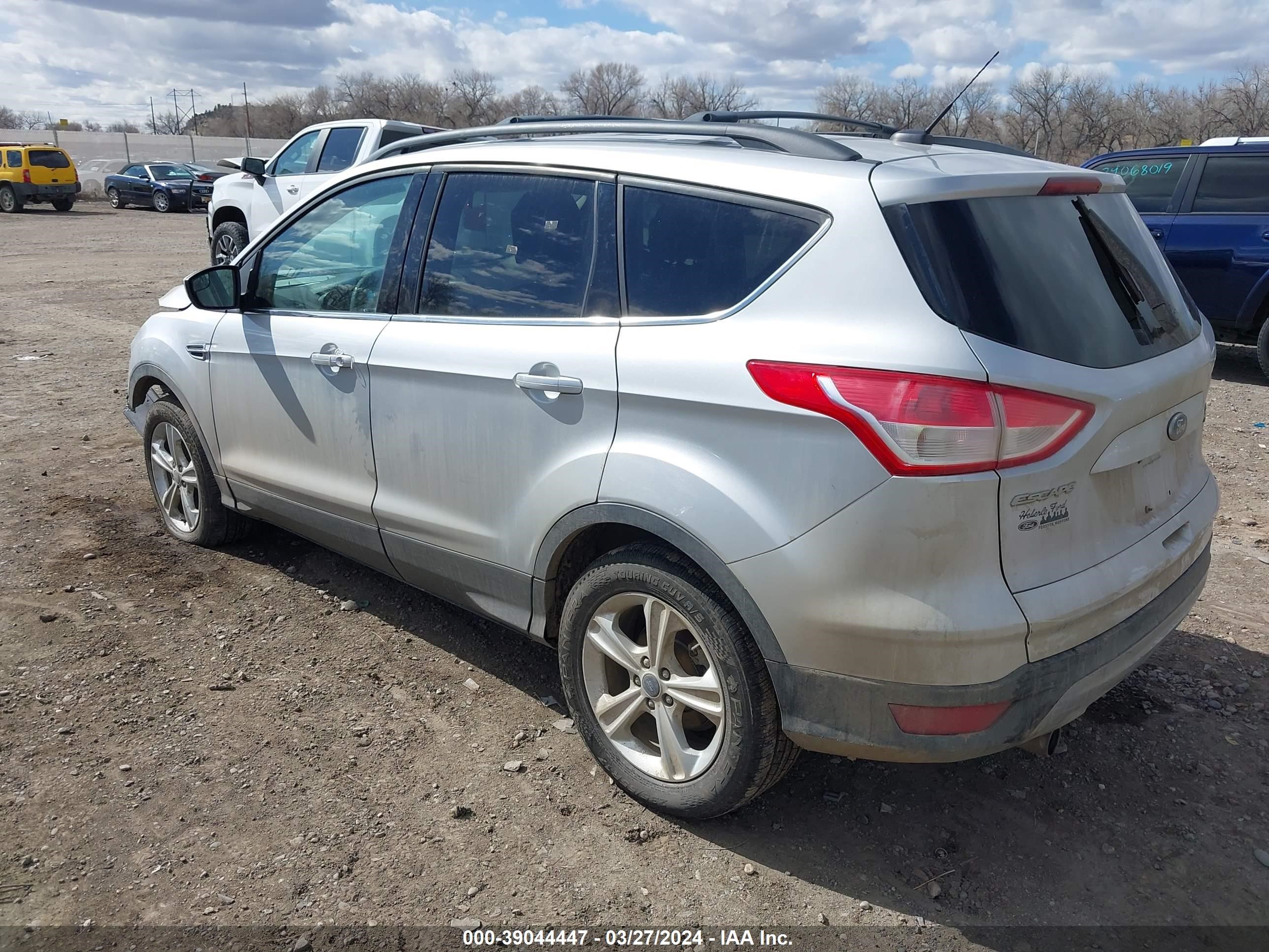 Photo 2 VIN: 1FMCU9G94DUD25769 - FORD ESCAPE 