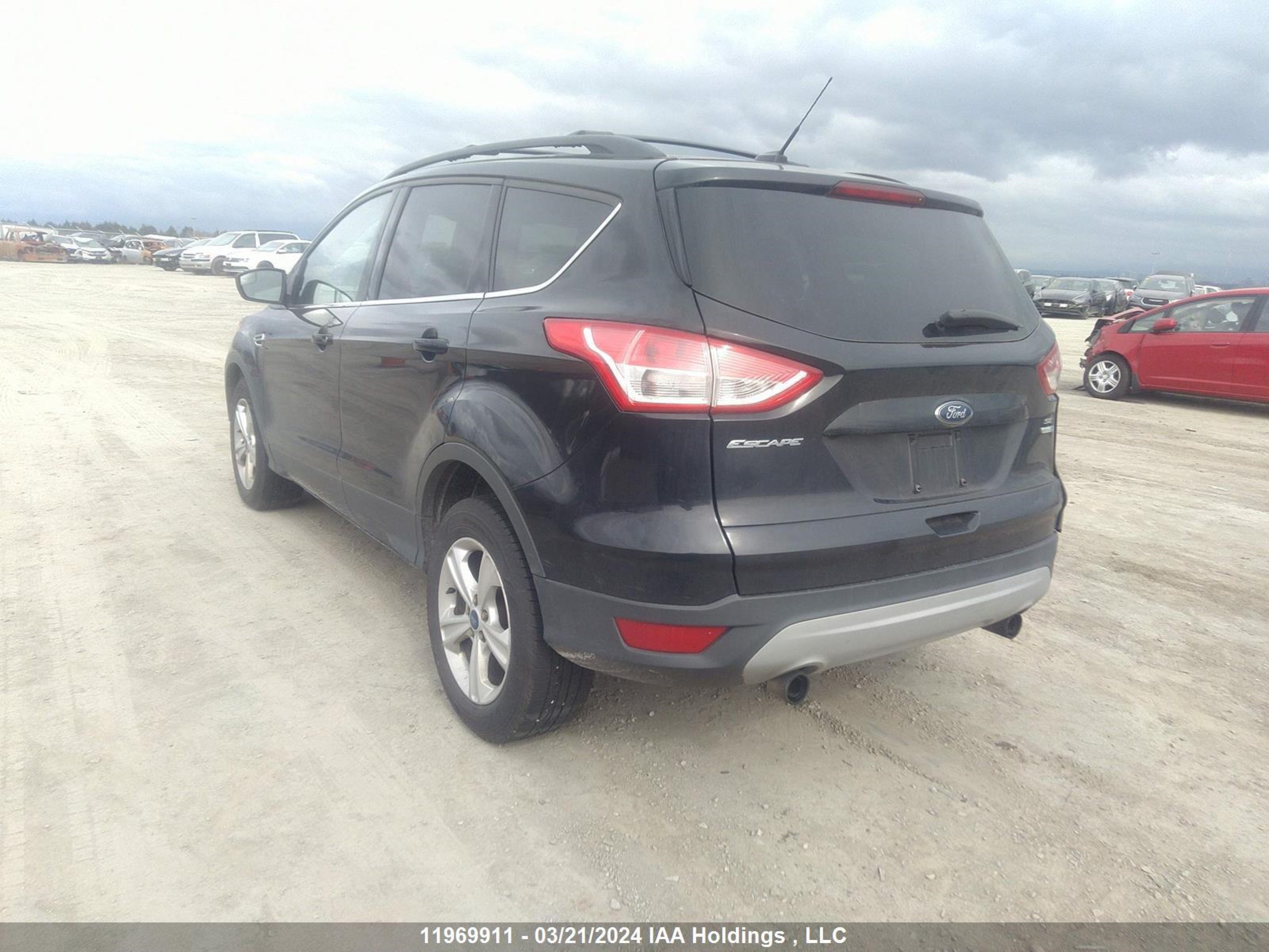 Photo 2 VIN: 1FMCU9G95DUB33485 - FORD ESCAPE 