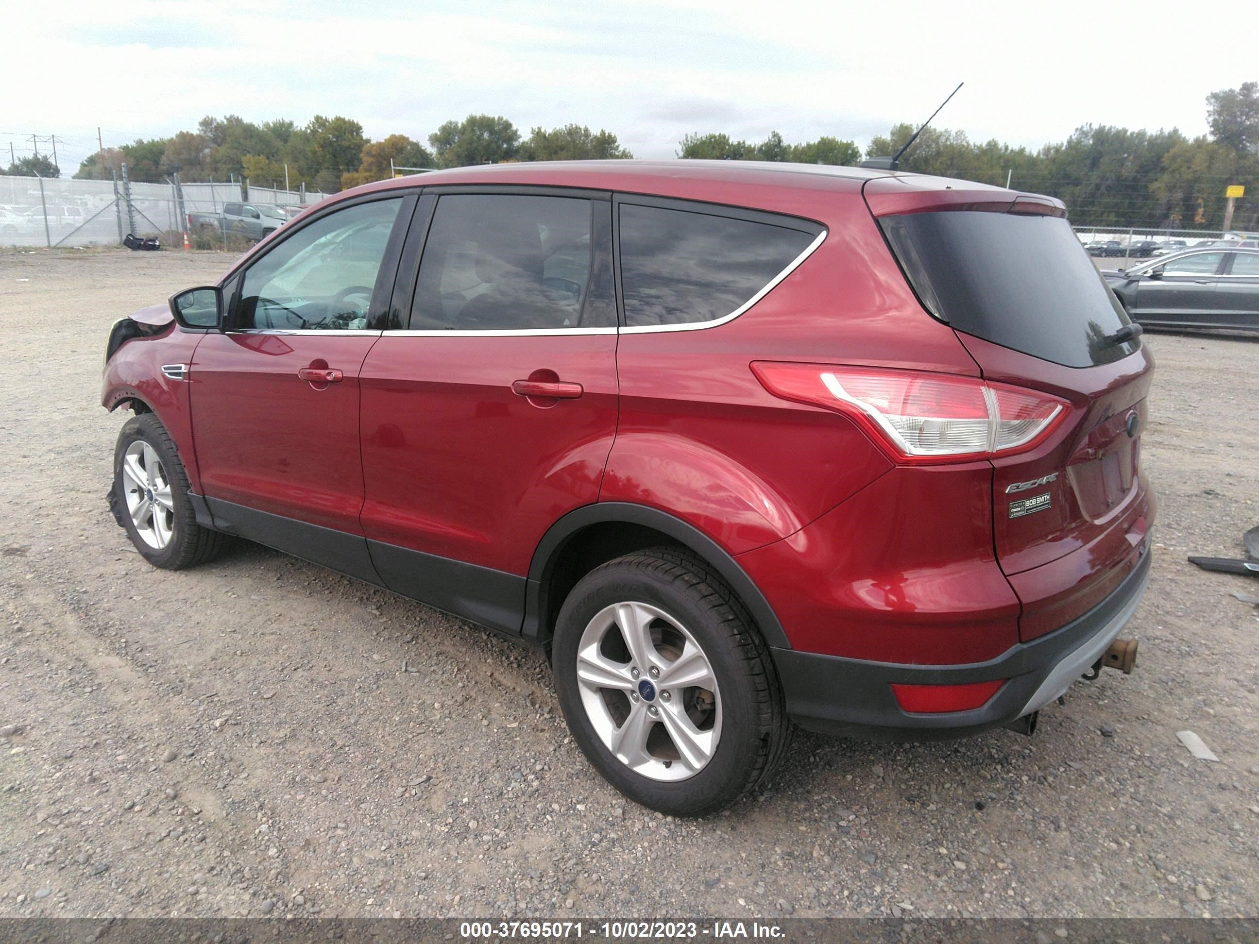 Photo 2 VIN: 1FMCU9G97DUD10828 - FORD ESCAPE 