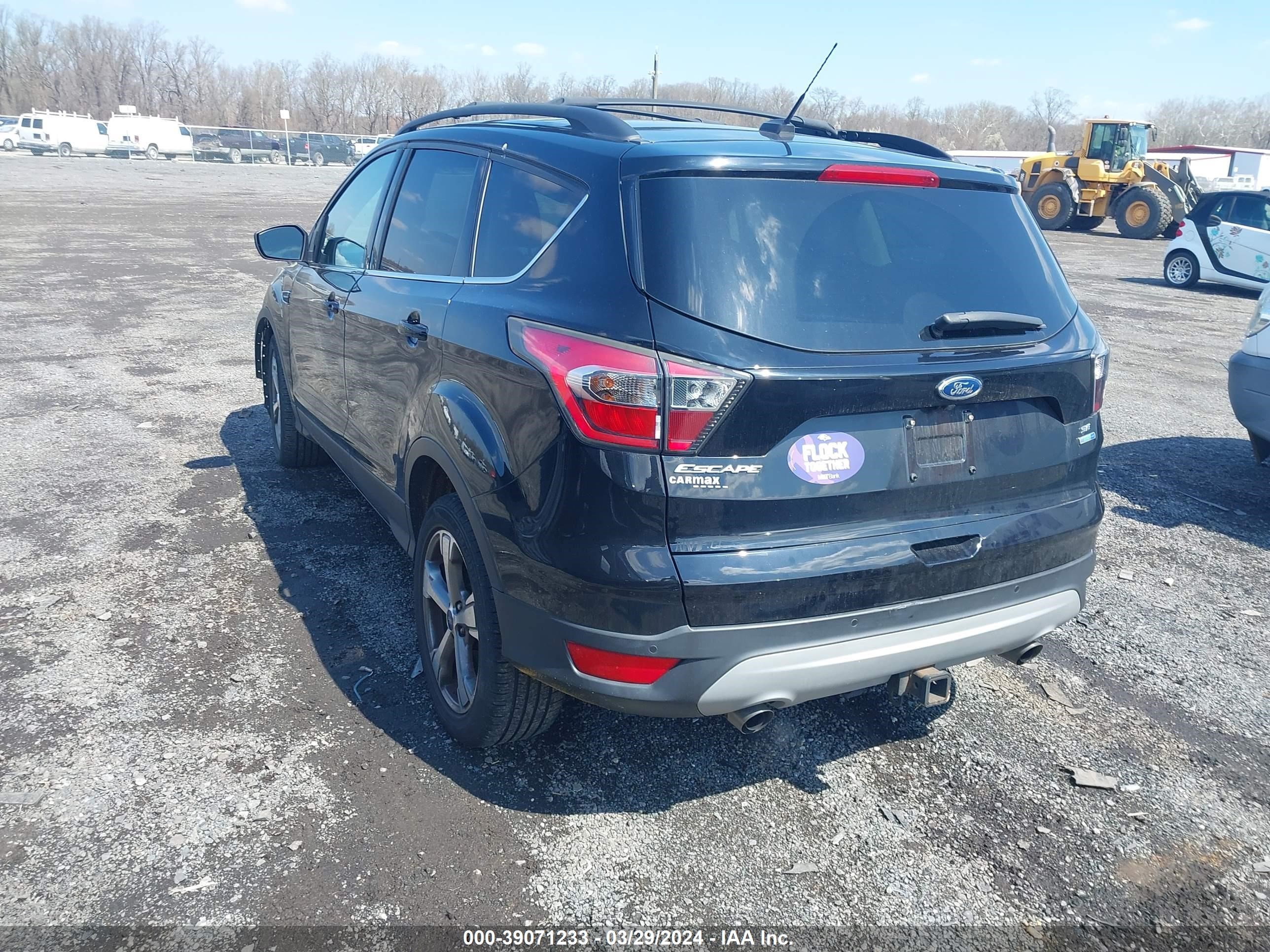 Photo 2 VIN: 1FMCU9G98HUA76589 - FORD ESCAPE 