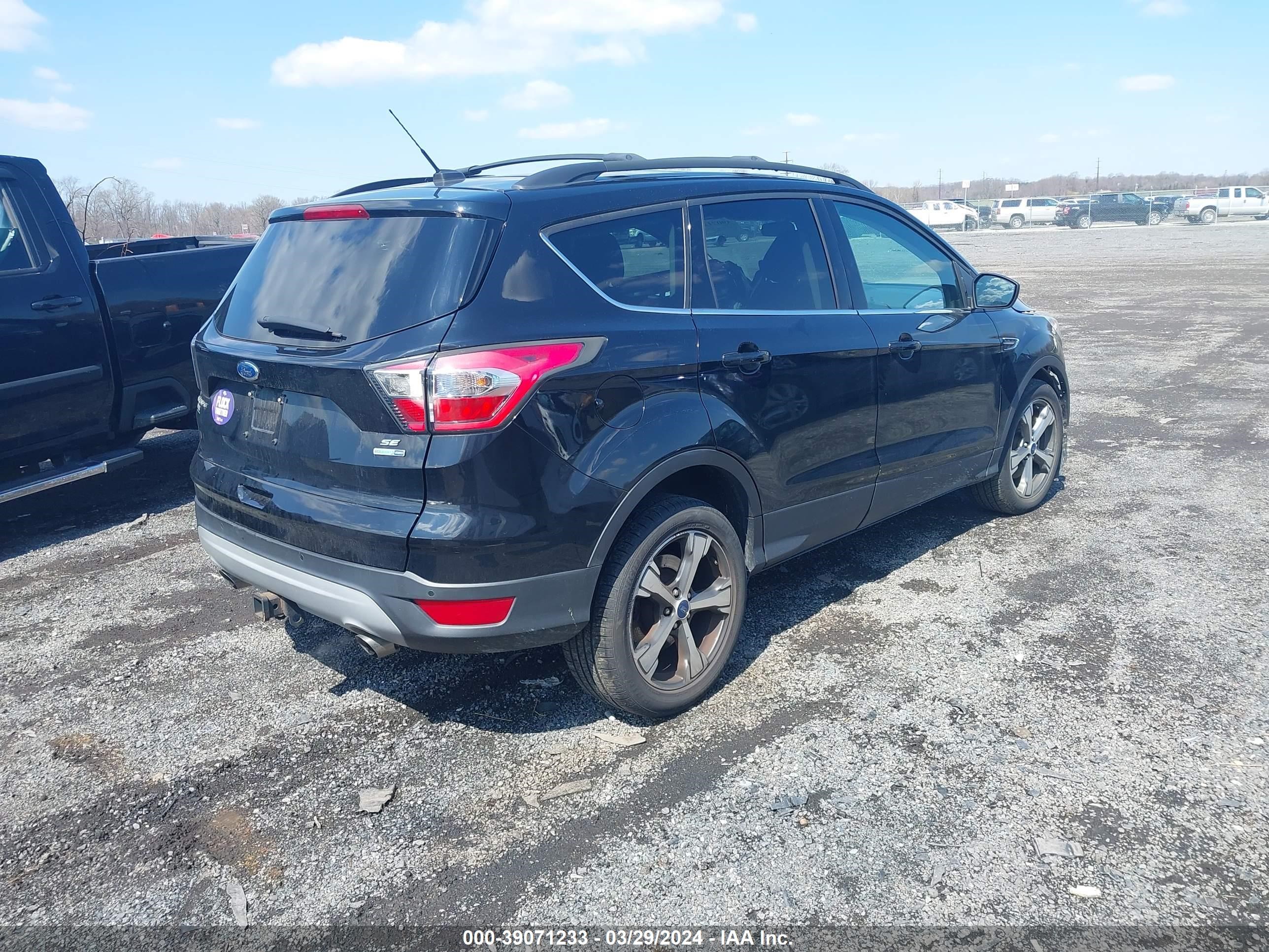 Photo 3 VIN: 1FMCU9G98HUA76589 - FORD ESCAPE 