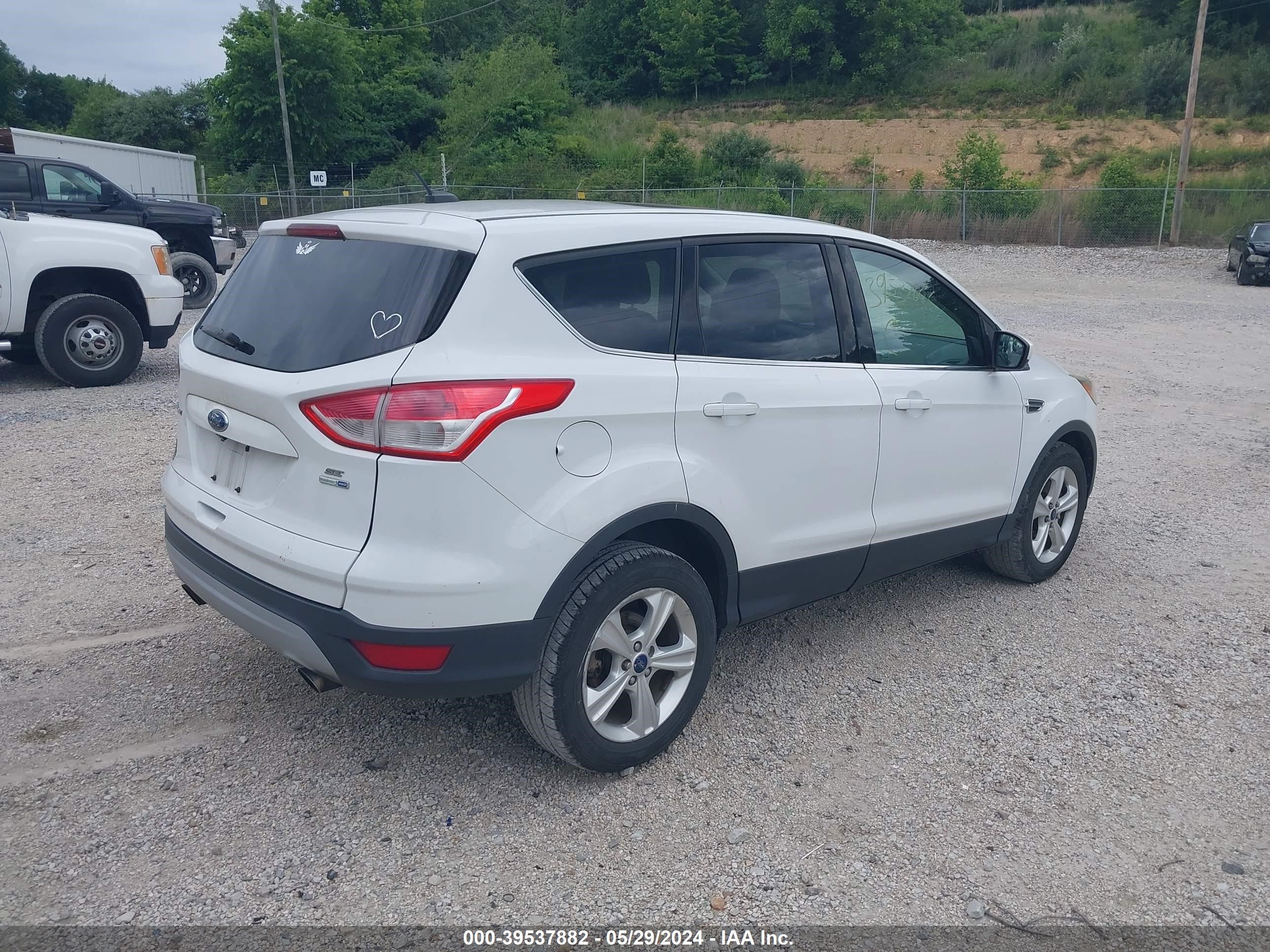 Photo 3 VIN: 1FMCU9G99FUA18679 - FORD ESCAPE 