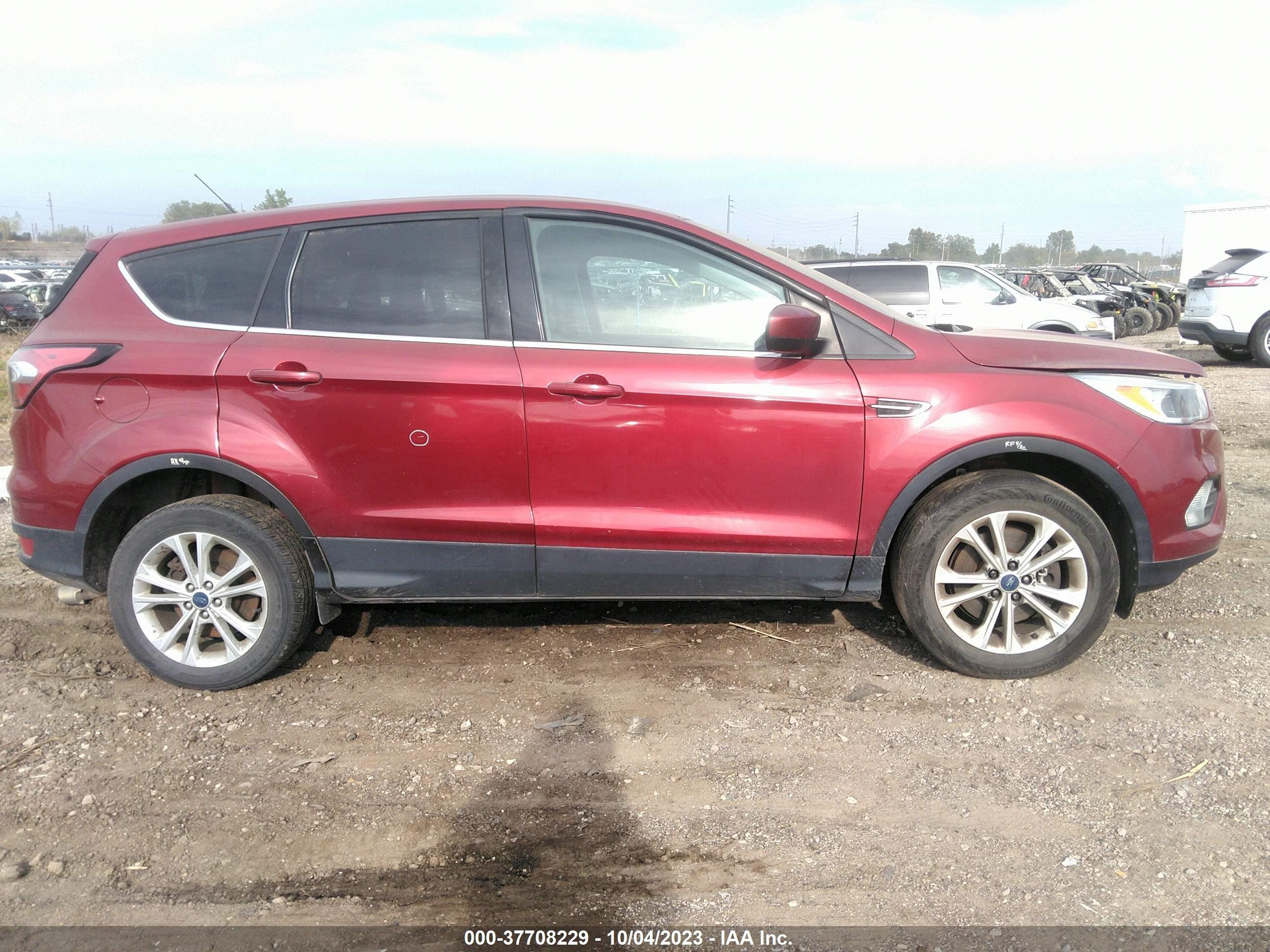 Photo 11 VIN: 1FMCU9G99HUE88472 - FORD ESCAPE 