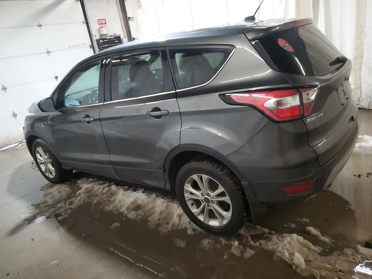 Photo 1 VIN: 1FMCU9GD0HUC21192 - FORD ESCAPE 