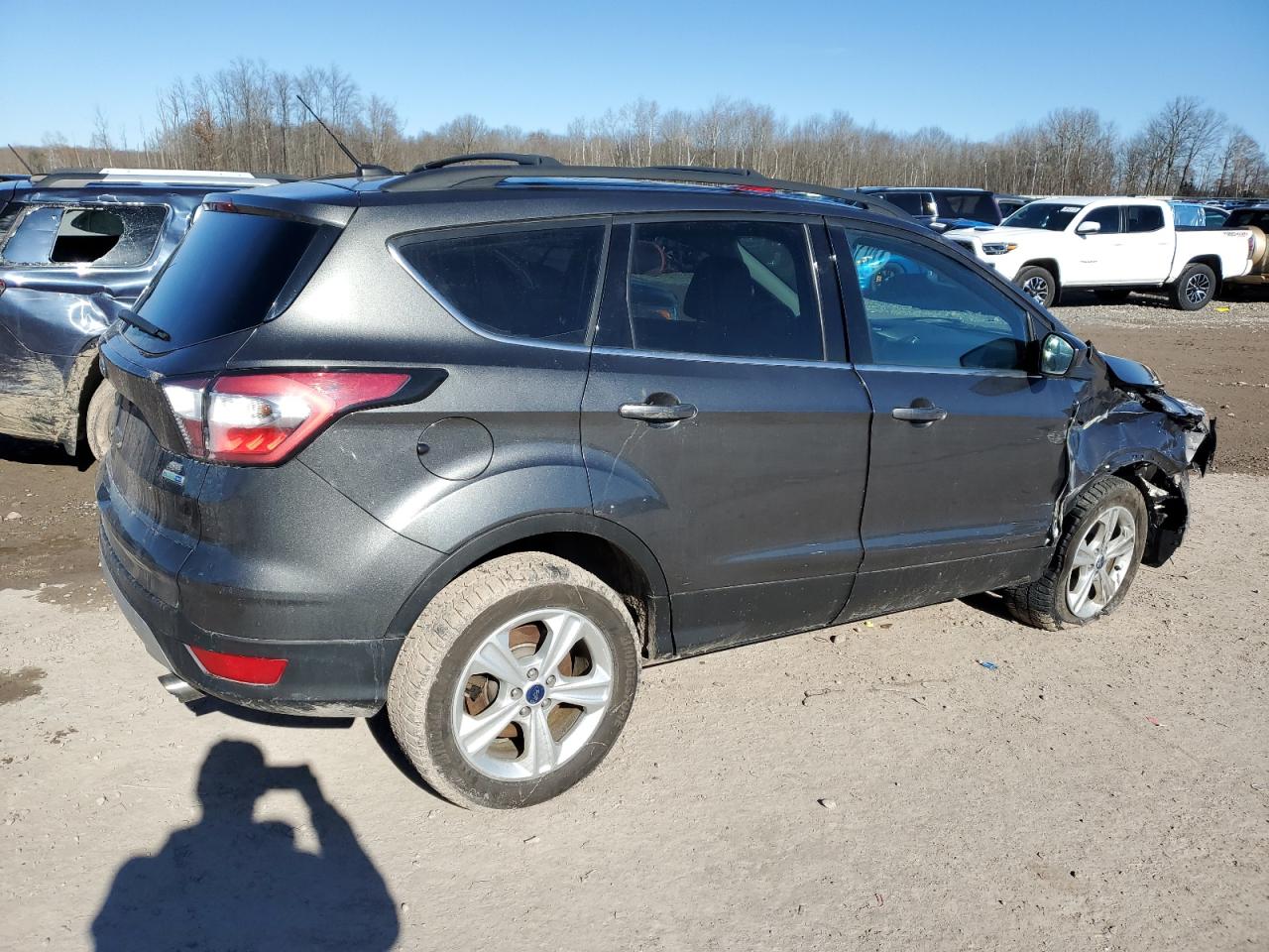 Photo 2 VIN: 1FMCU9GD0HUD17064 - FORD ESCAPE 