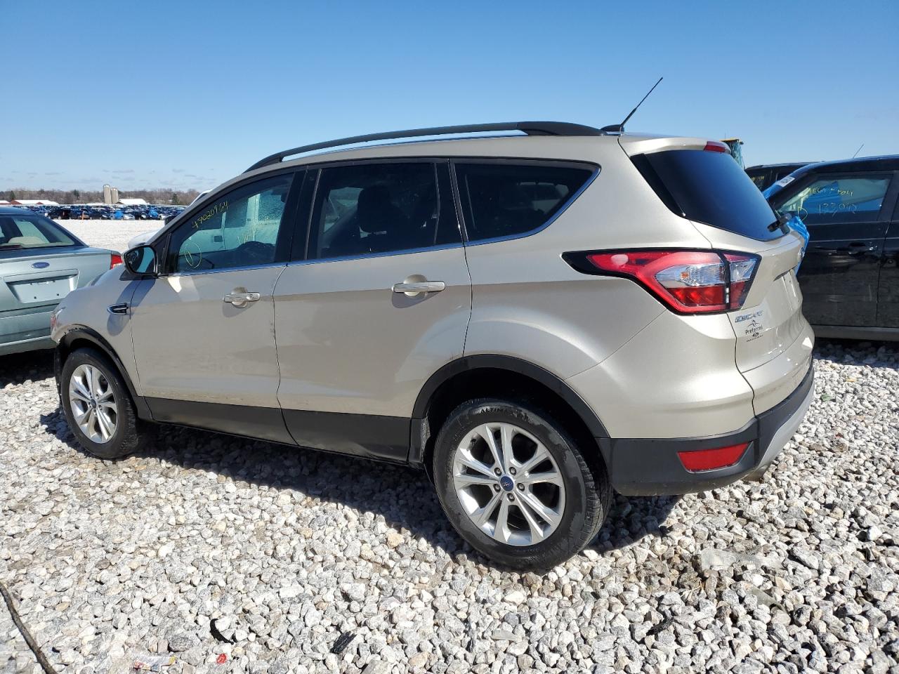 Photo 1 VIN: 1FMCU9GD0JUA81179 - FORD ESCAPE 