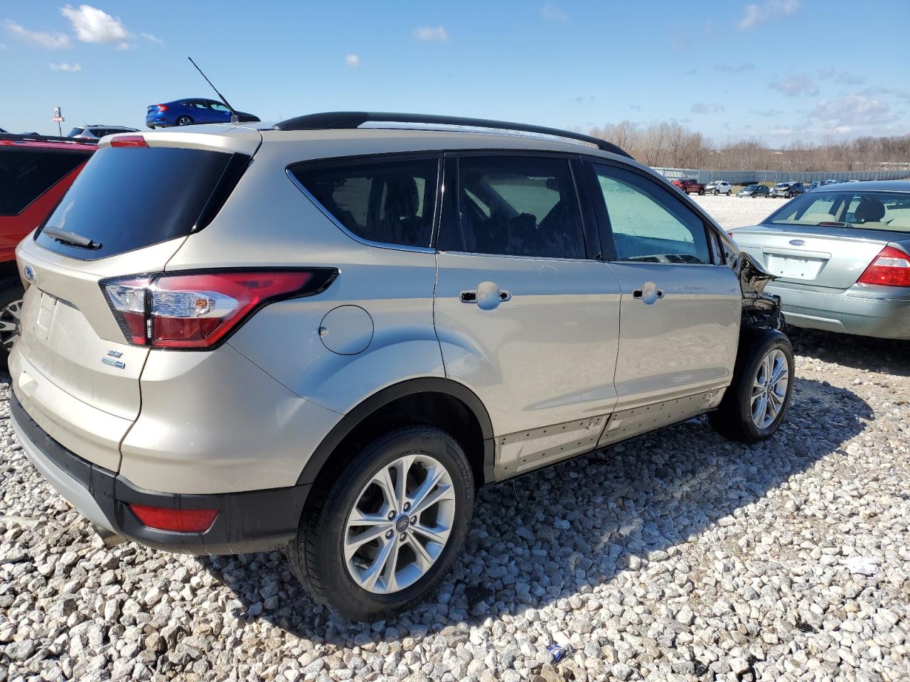 Photo 2 VIN: 1FMCU9GD0JUA81179 - FORD ESCAPE 