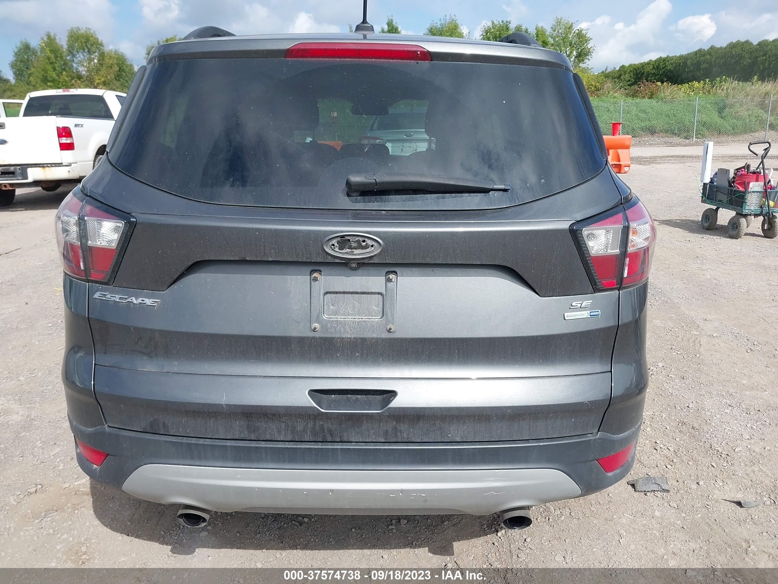 Photo 16 VIN: 1FMCU9GD0JUB33300 - FORD ESCAPE 