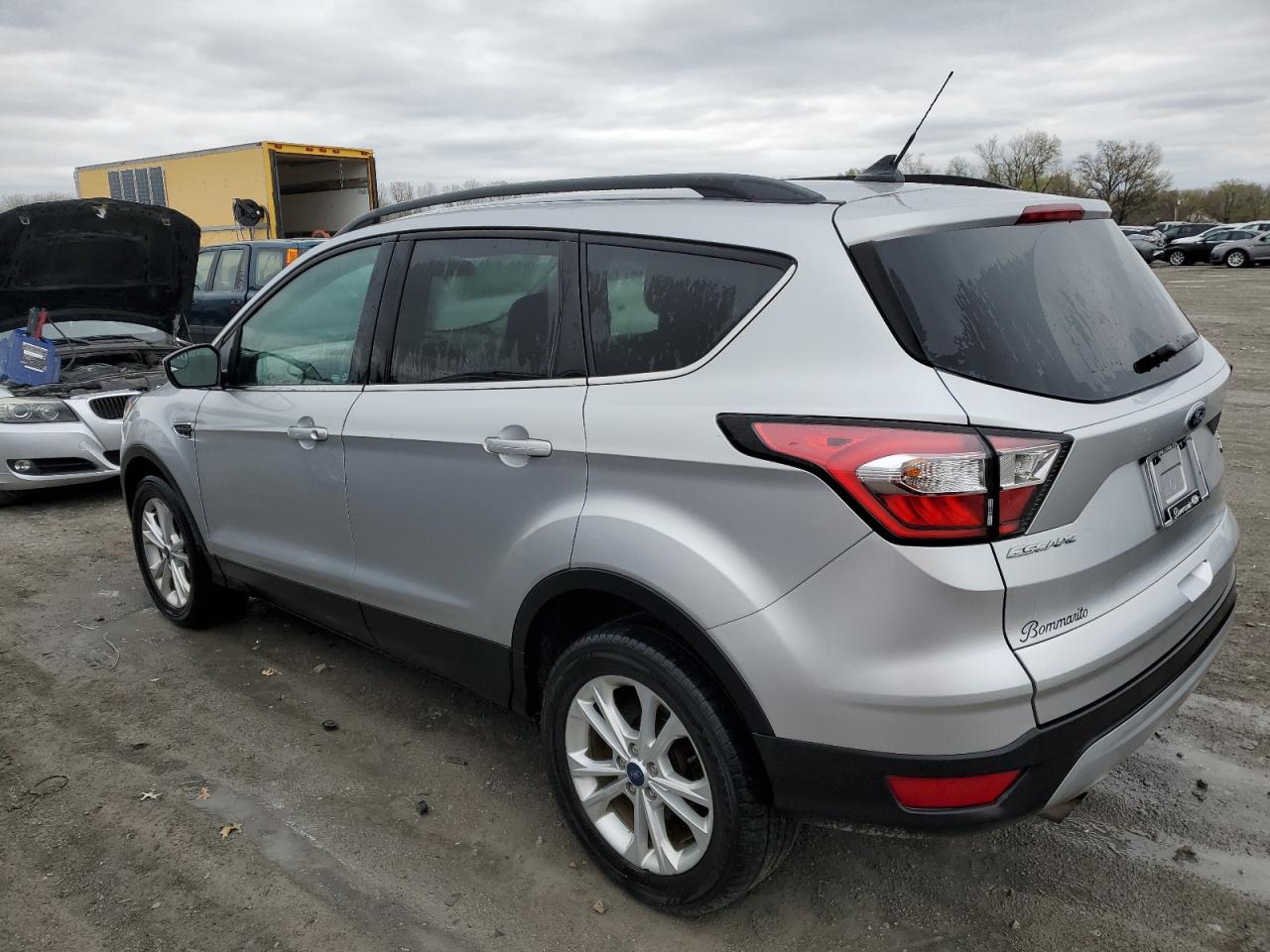 Photo 1 VIN: 1FMCU9GD0JUB82156 - FORD ESCAPE 