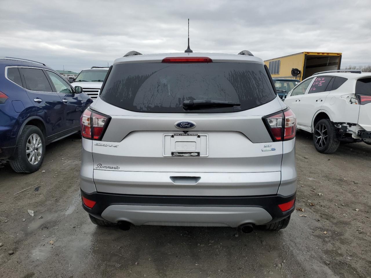 Photo 5 VIN: 1FMCU9GD0JUB82156 - FORD ESCAPE 