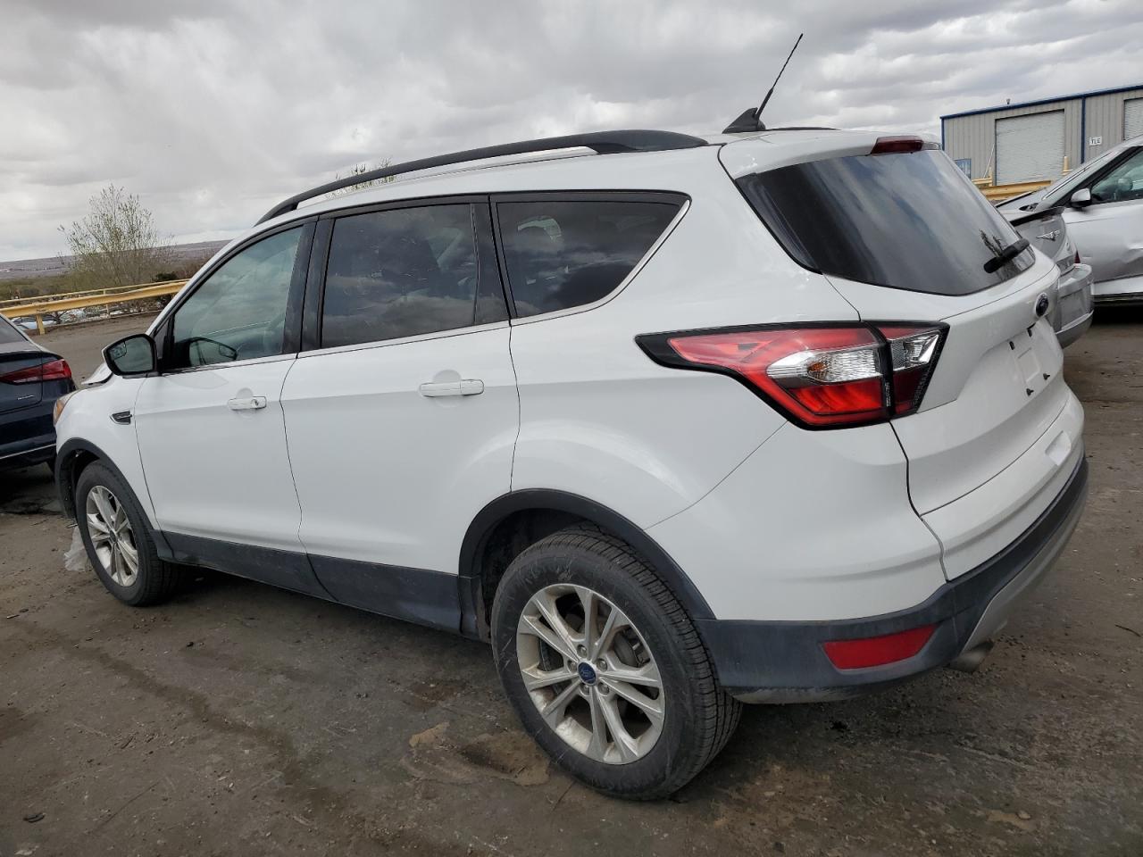 Photo 1 VIN: 1FMCU9GD0JUC20503 - FORD ESCAPE 