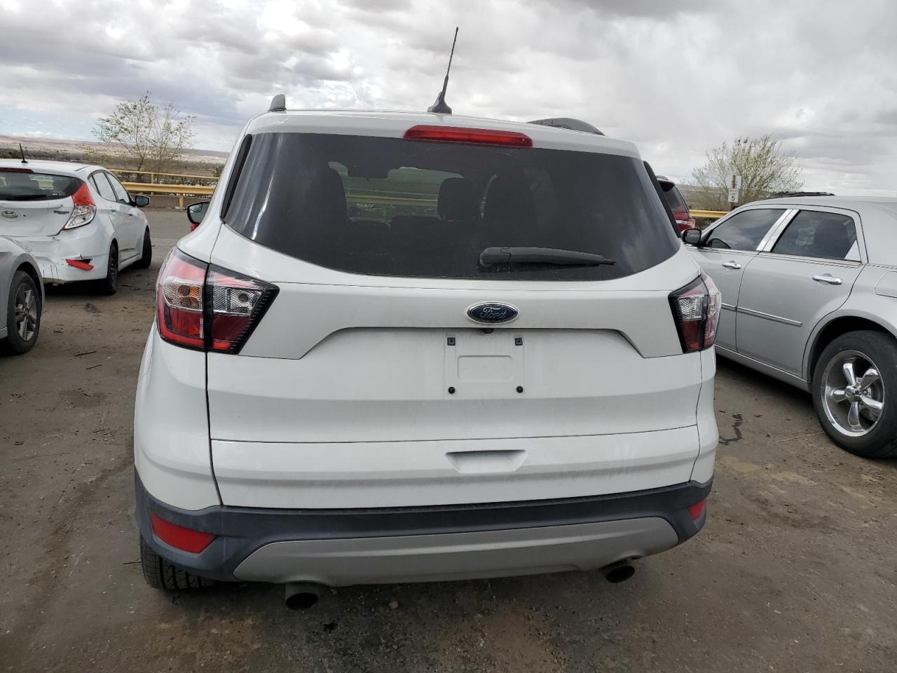 Photo 5 VIN: 1FMCU9GD0JUC20503 - FORD ESCAPE 