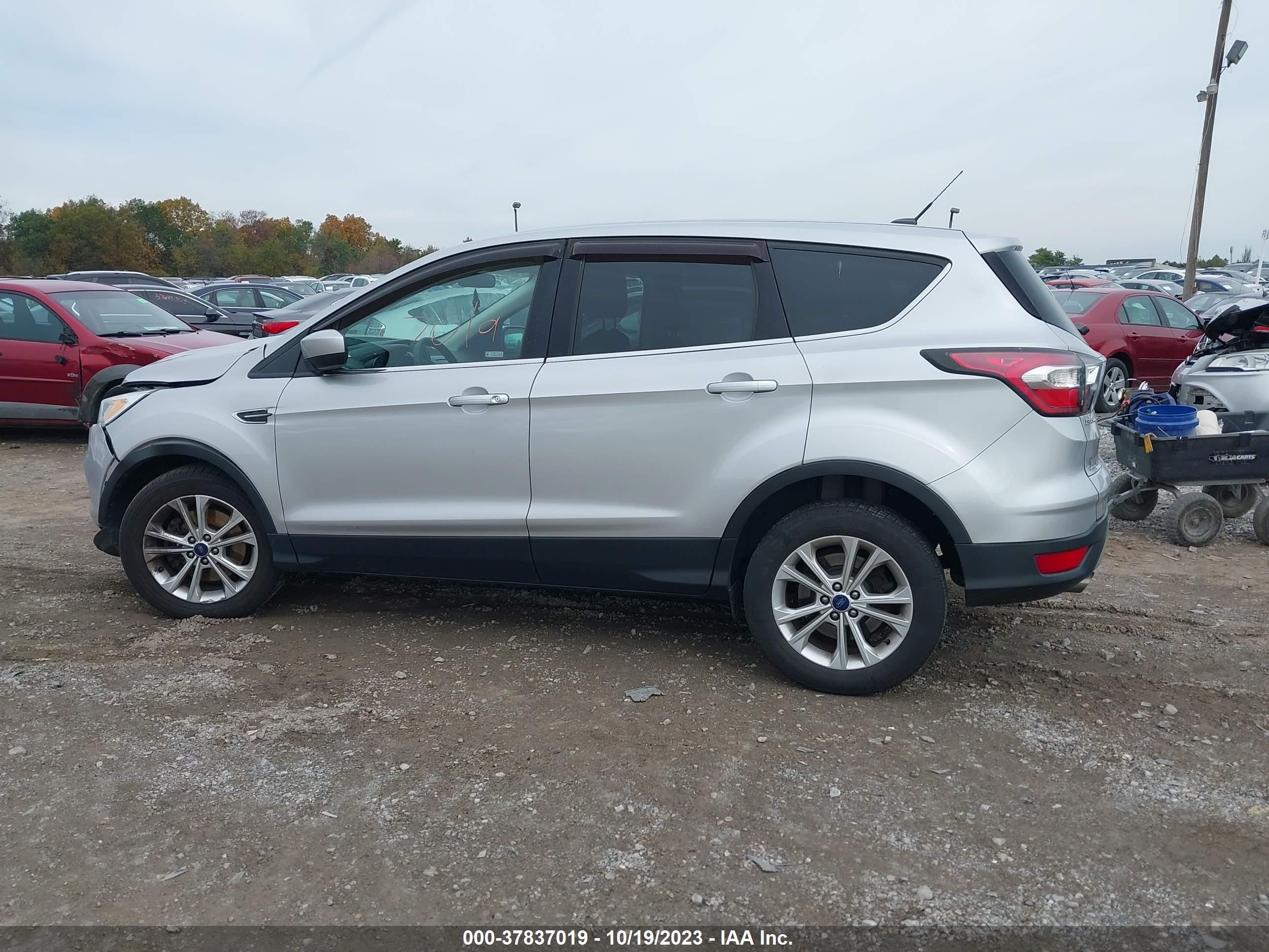 Photo 11 VIN: 1FMCU9GD1HUA08445 - FORD ESCAPE 