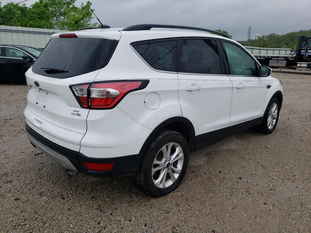 Photo 2 VIN: 1FMCU9GD1JUA05194 - FORD ESCAPE 