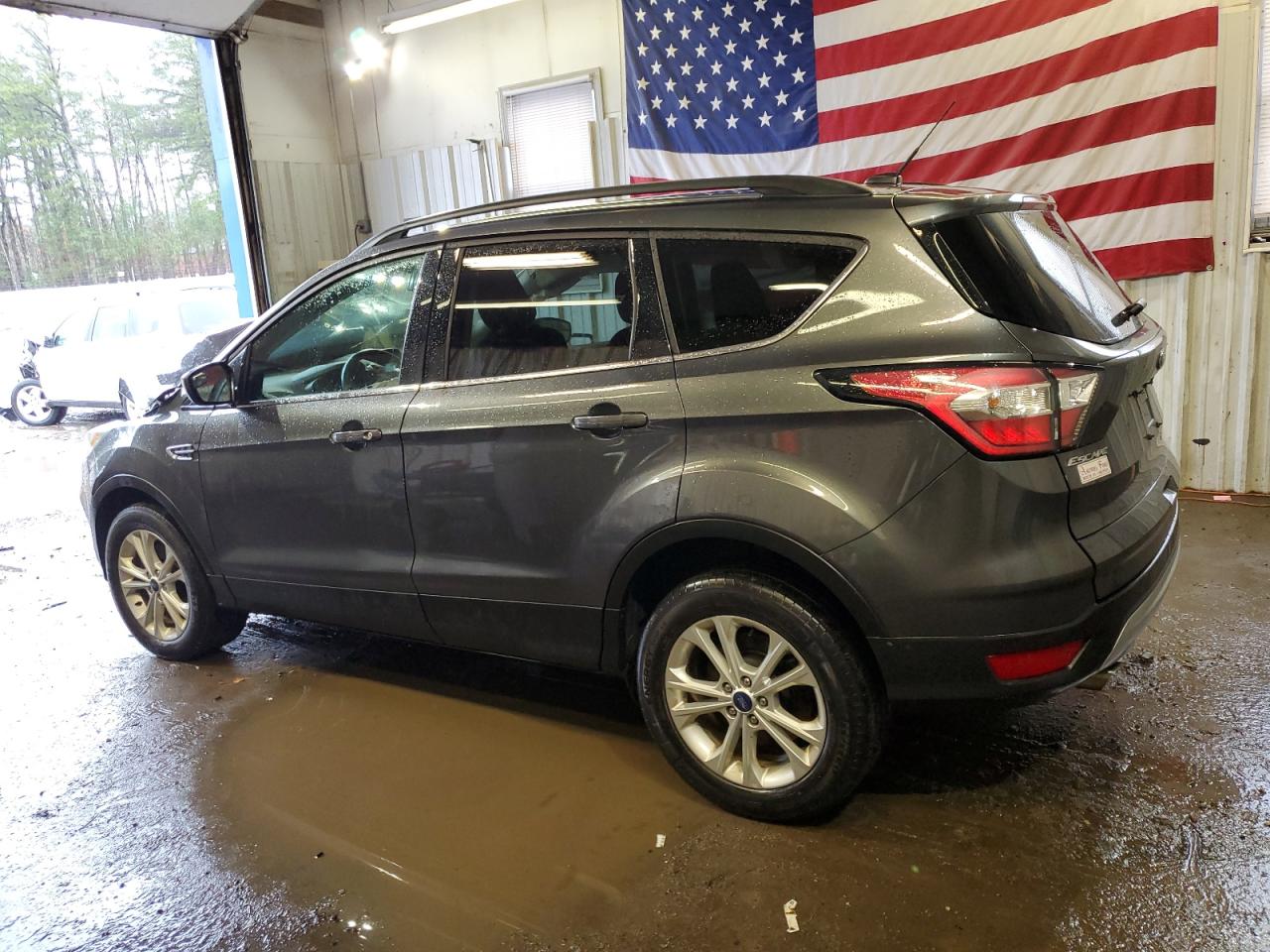 Photo 1 VIN: 1FMCU9GD1JUA11576 - FORD ESCAPE 