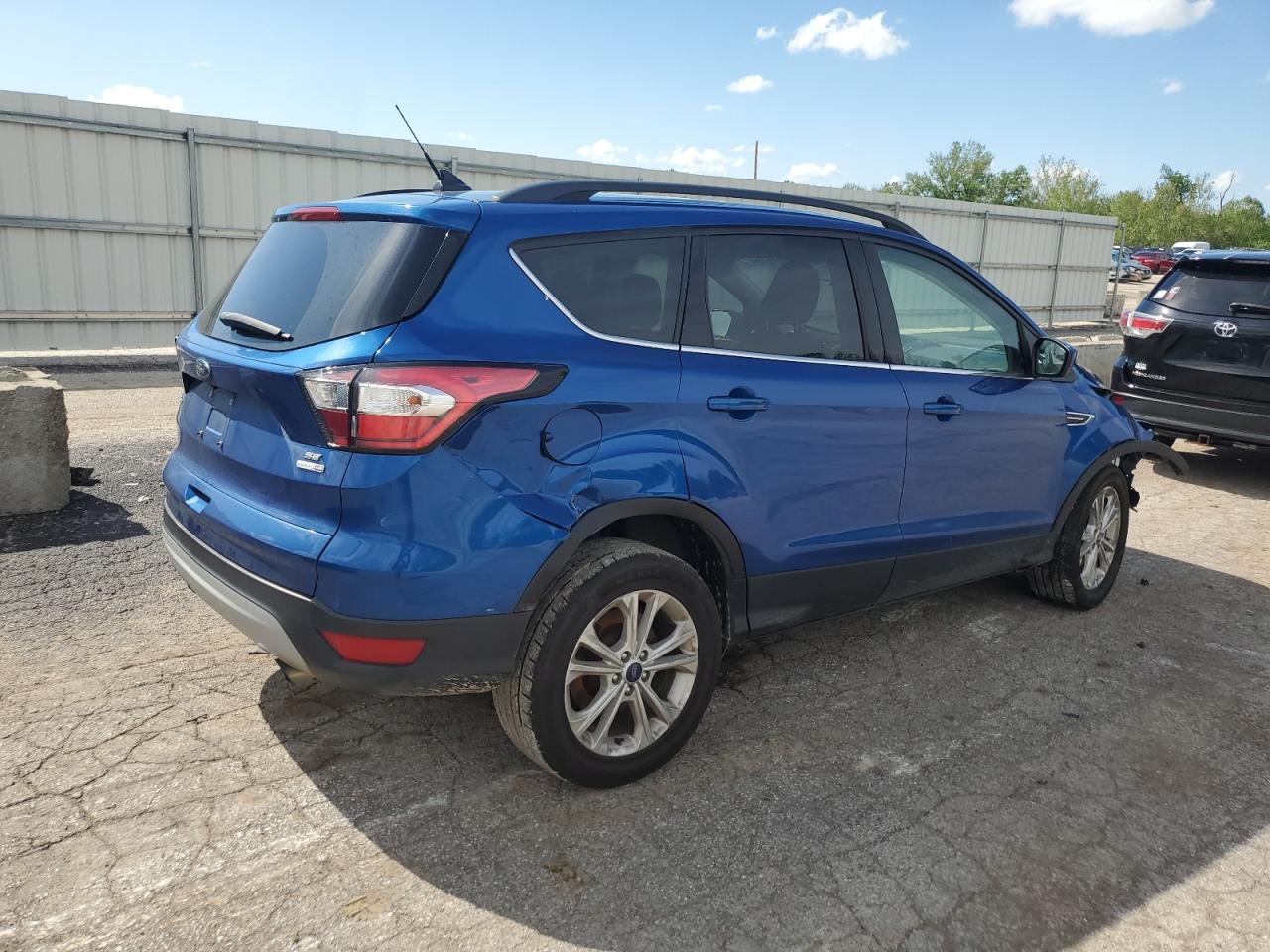 Photo 2 VIN: 1FMCU9GD1JUC29663 - FORD ESCAPE 