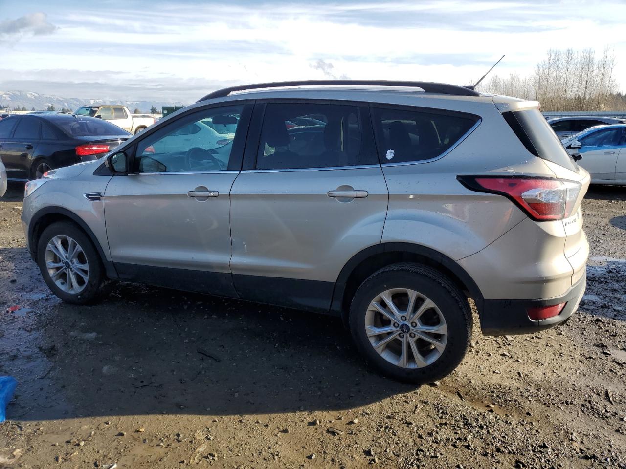 Photo 1 VIN: 1FMCU9GD1JUC90480 - FORD ESCAPE 