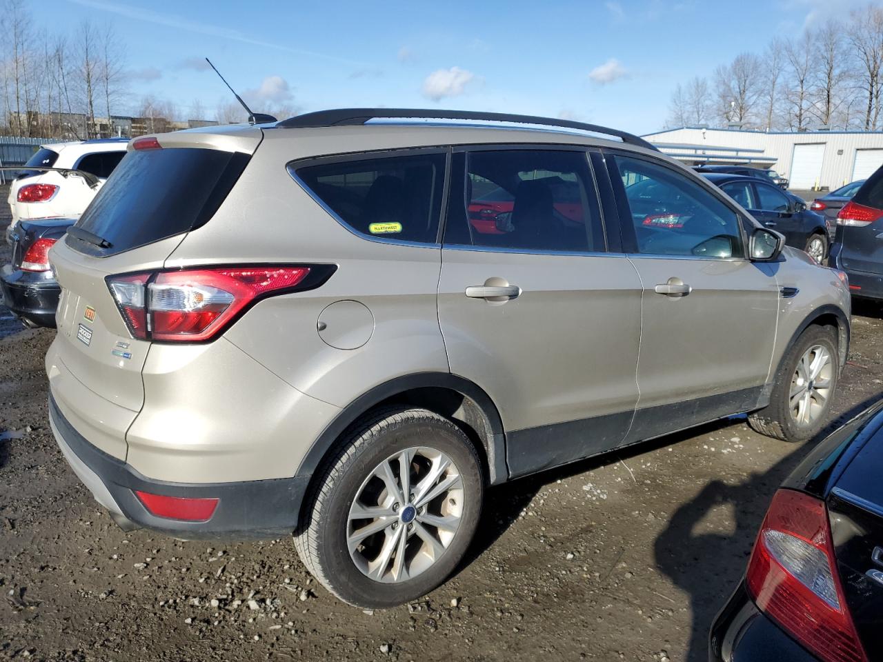 Photo 2 VIN: 1FMCU9GD1JUC90480 - FORD ESCAPE 